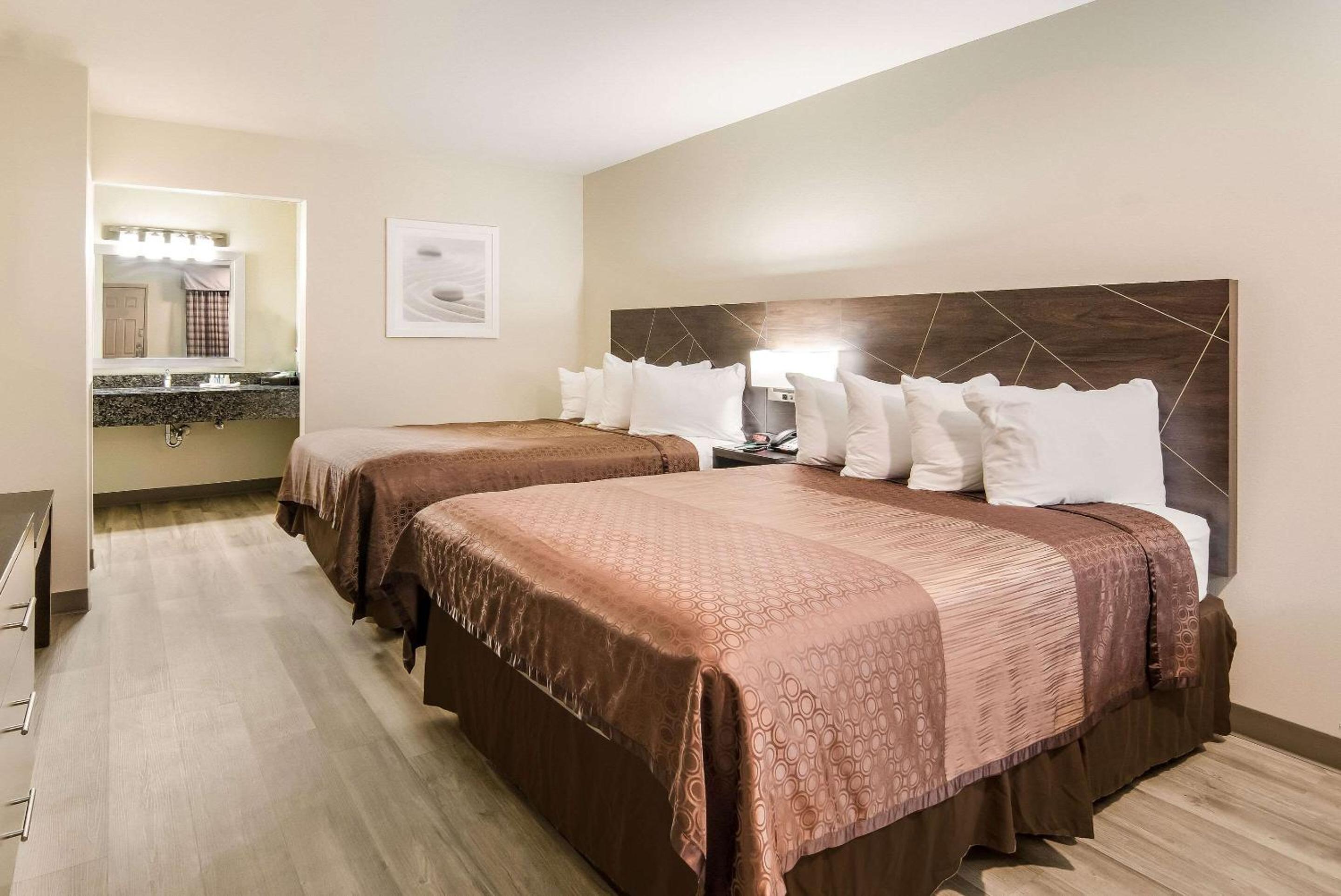 Double Room with Two Double Beds - Non Smoking - Photo 3