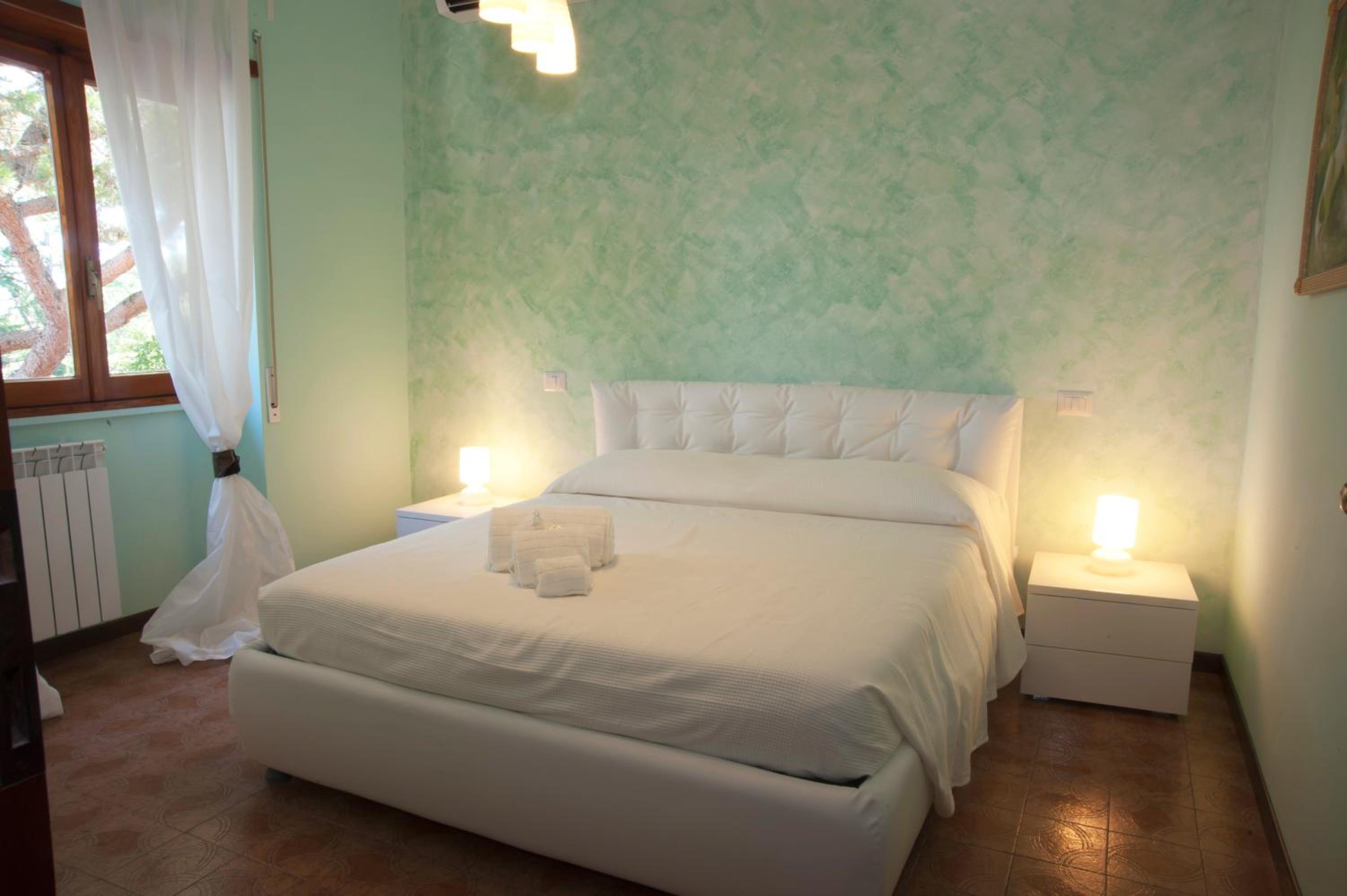 Double Room with Shared Bathroom photo 1