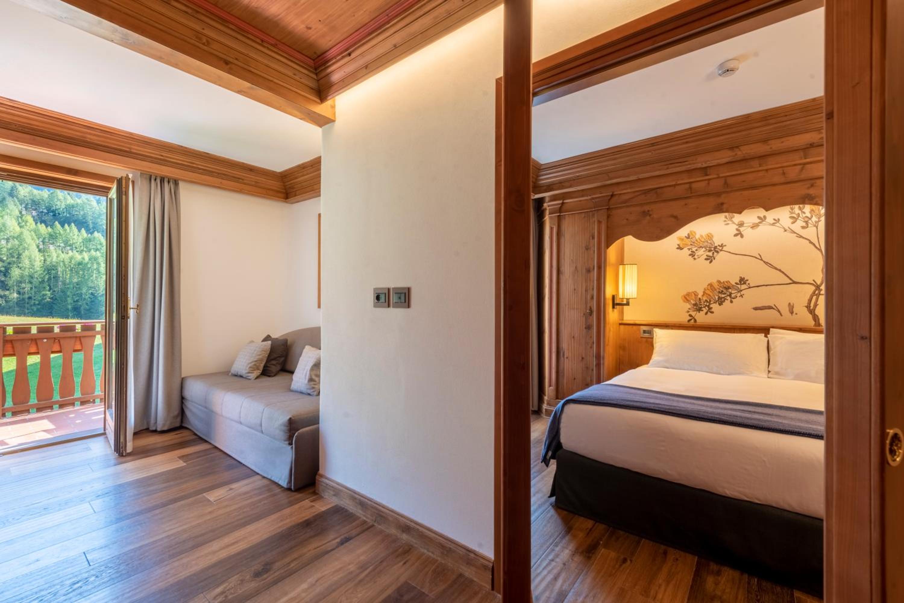 Junior Suite with Spa Access photo 2