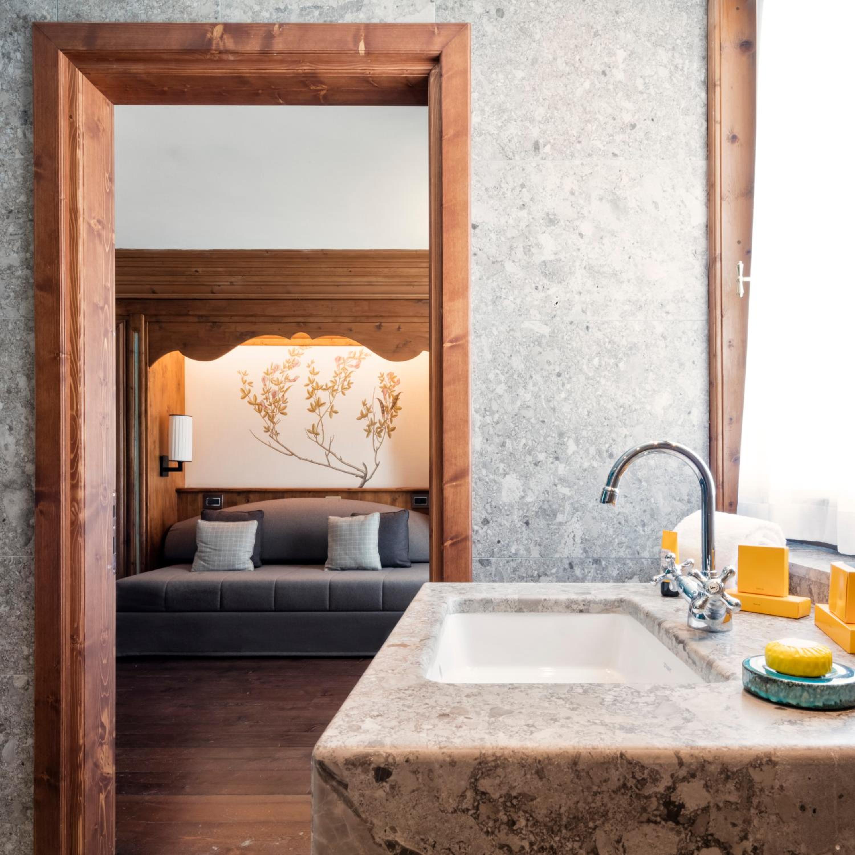 Suite with Spa Access photo 2