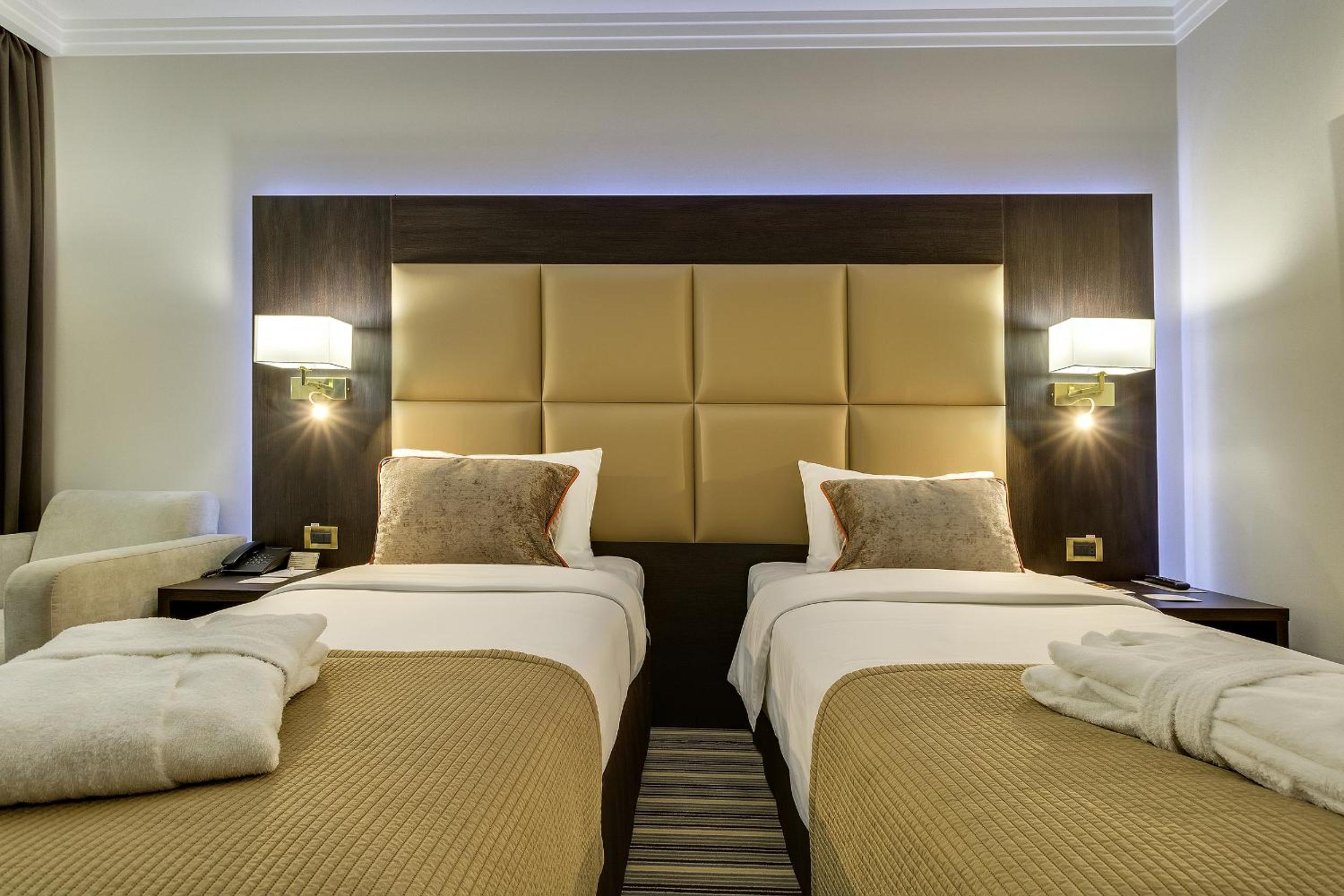 Premier Twin Room photo 2