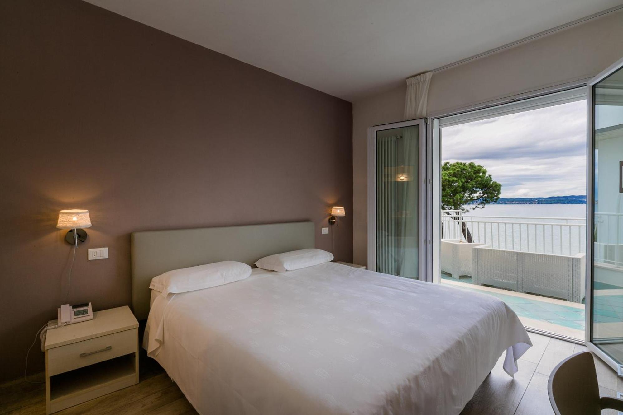 Chambre Double Supérieure avec Balcon - Côté Lac