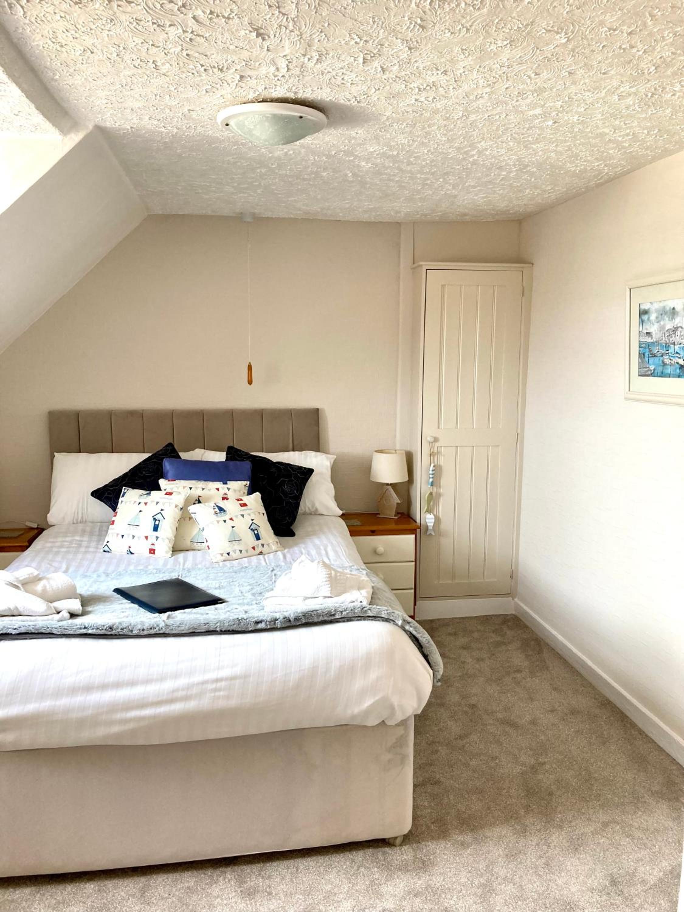 Classic Double Room, Top Floor photo 3