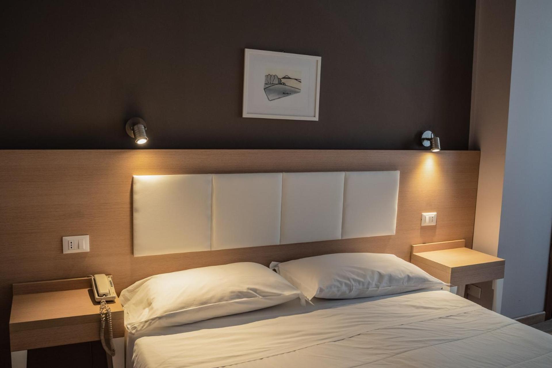 Double or Twin Room - Photo 8