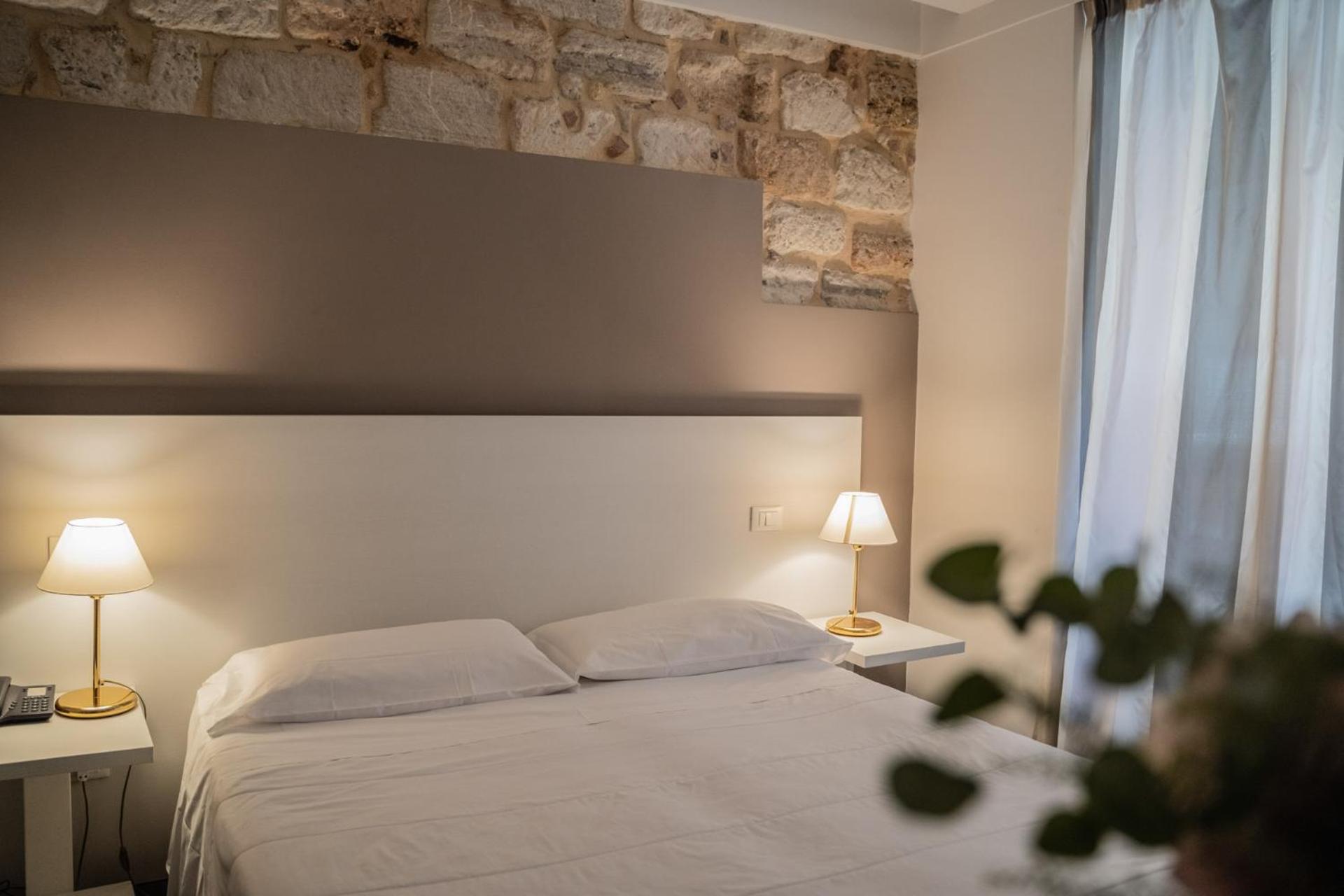 Double or Twin Room - Photo 2