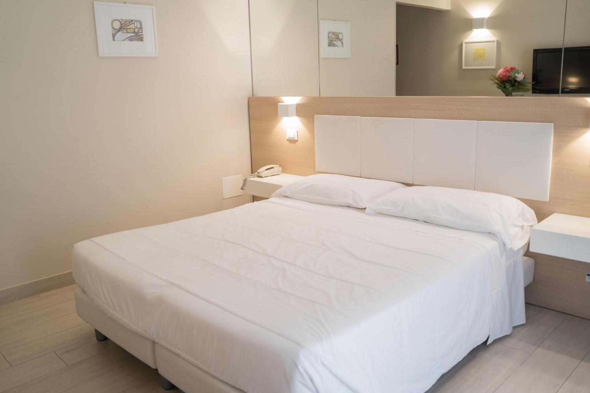 Superior Double or Twin Room - Photo 5