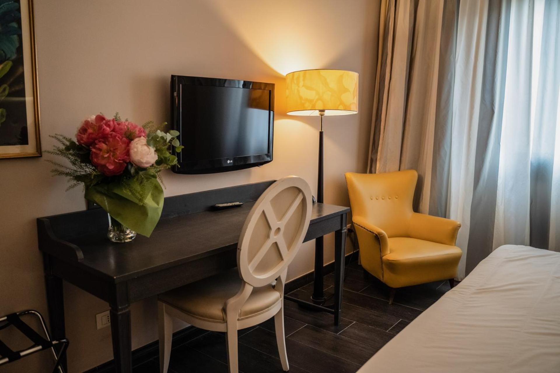 Superior Double or Twin Room - Photo 8