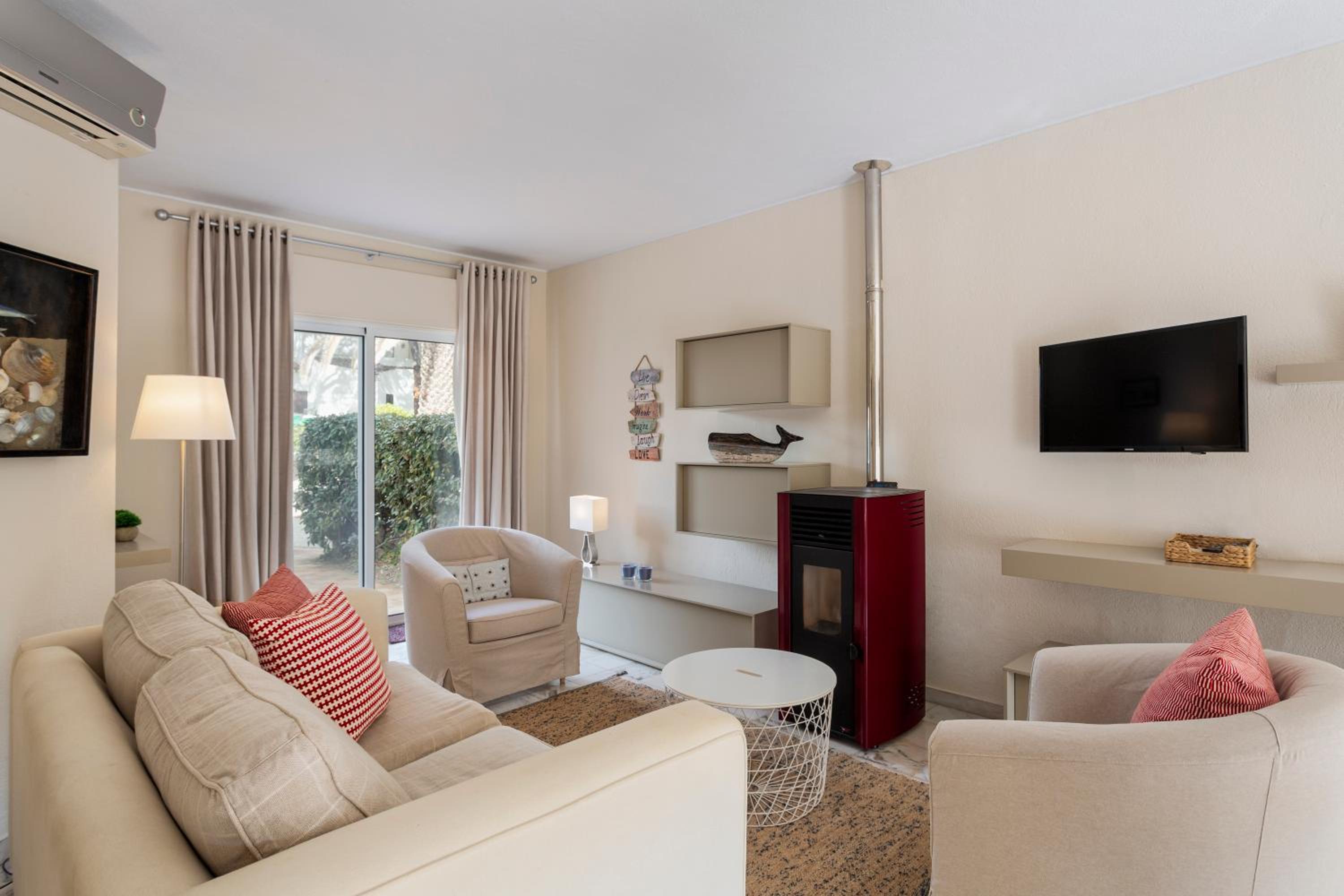 Three-Bedroom House photo 2