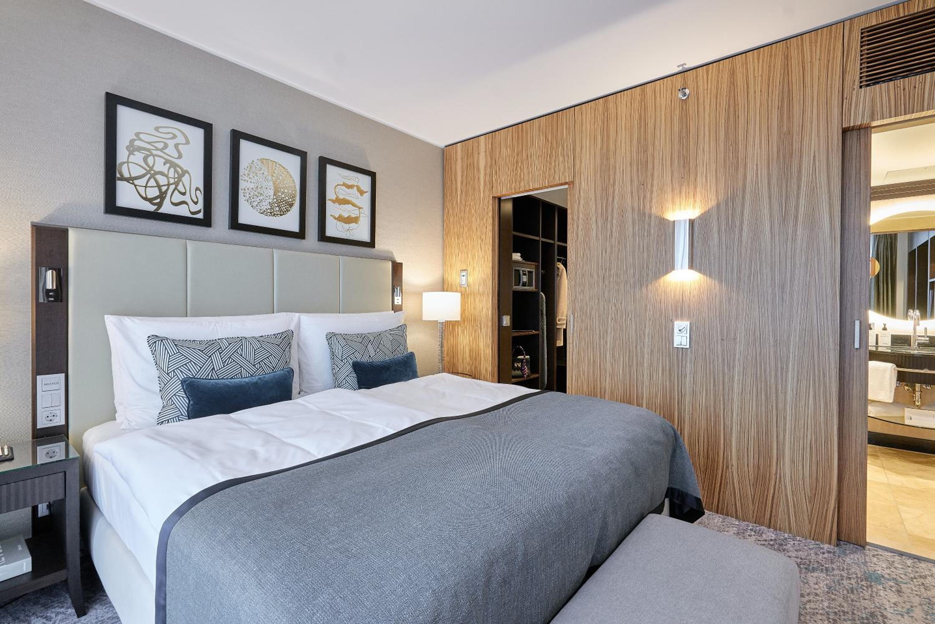 Suite - Photo 5