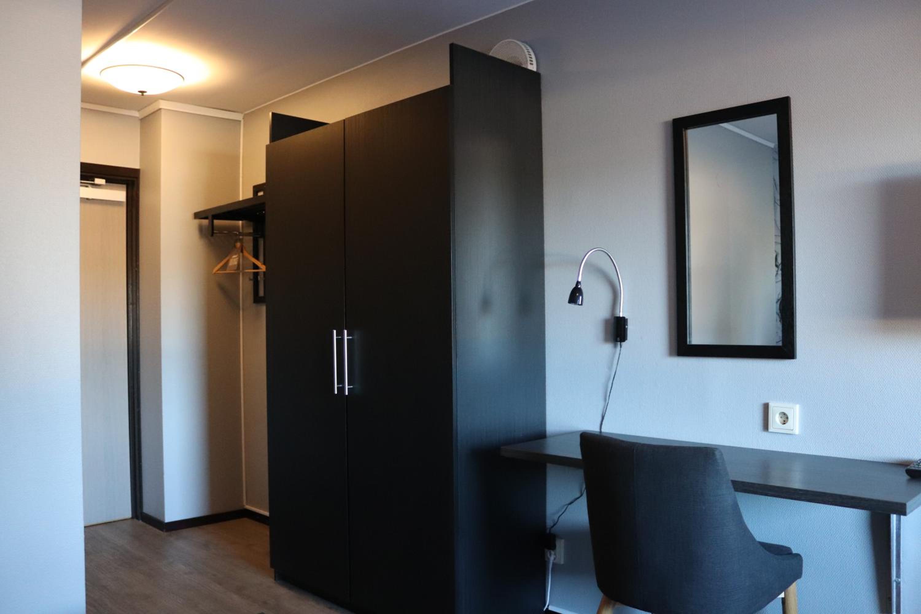 Family Room - Photo 2