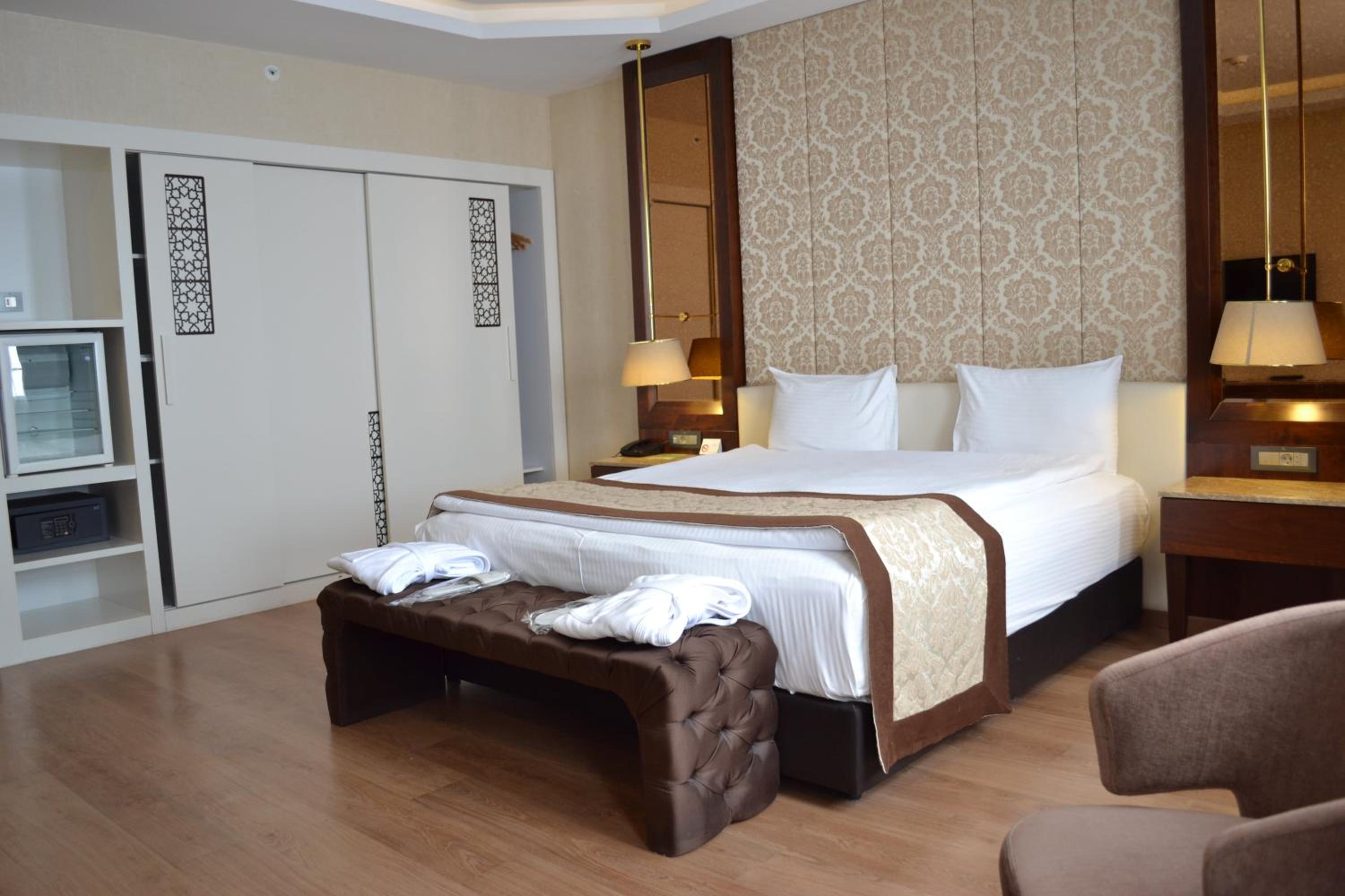 Standard Double Room - Photo 2