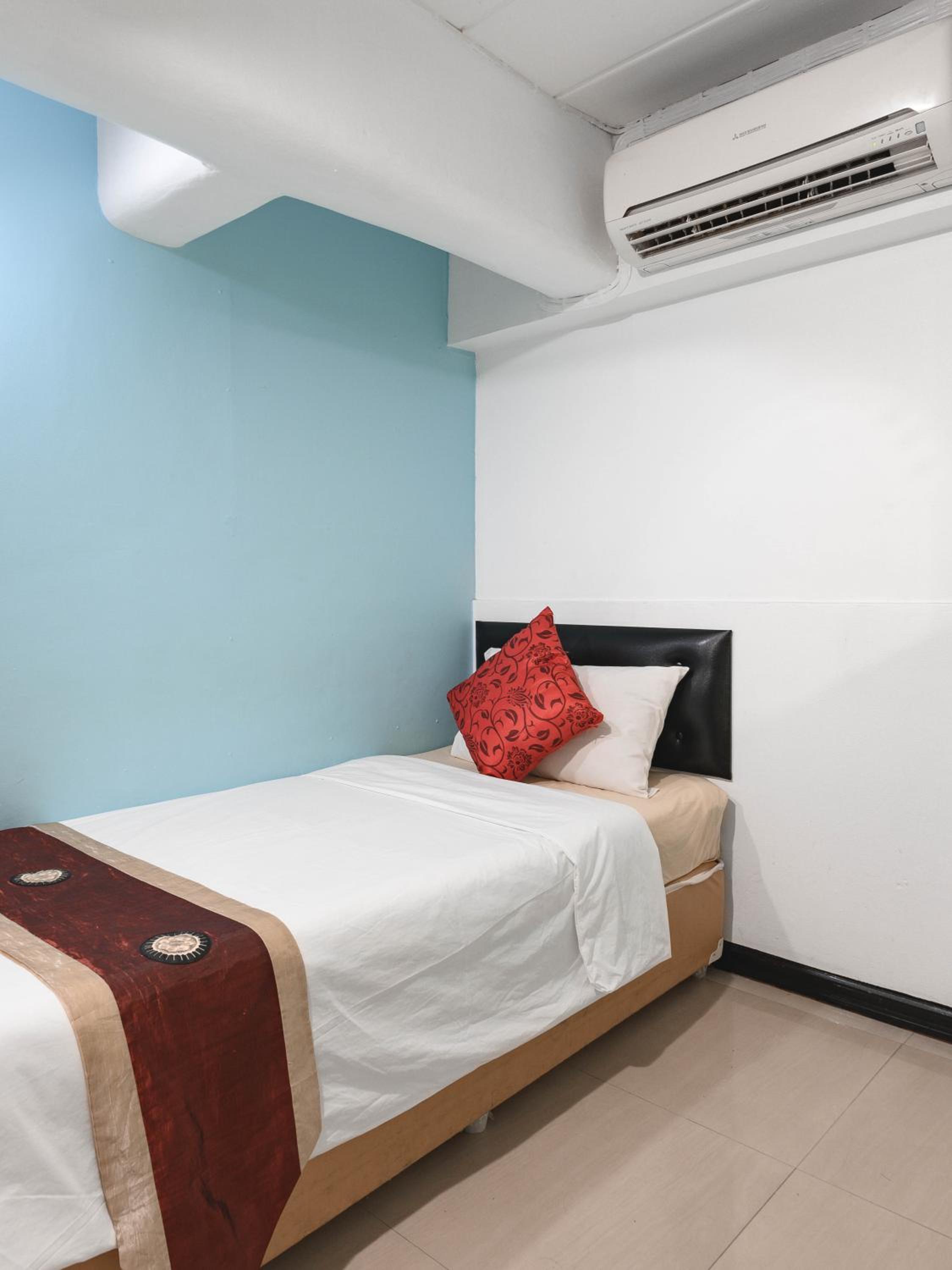 Standard Single Room with Shared Bathroom photo 3