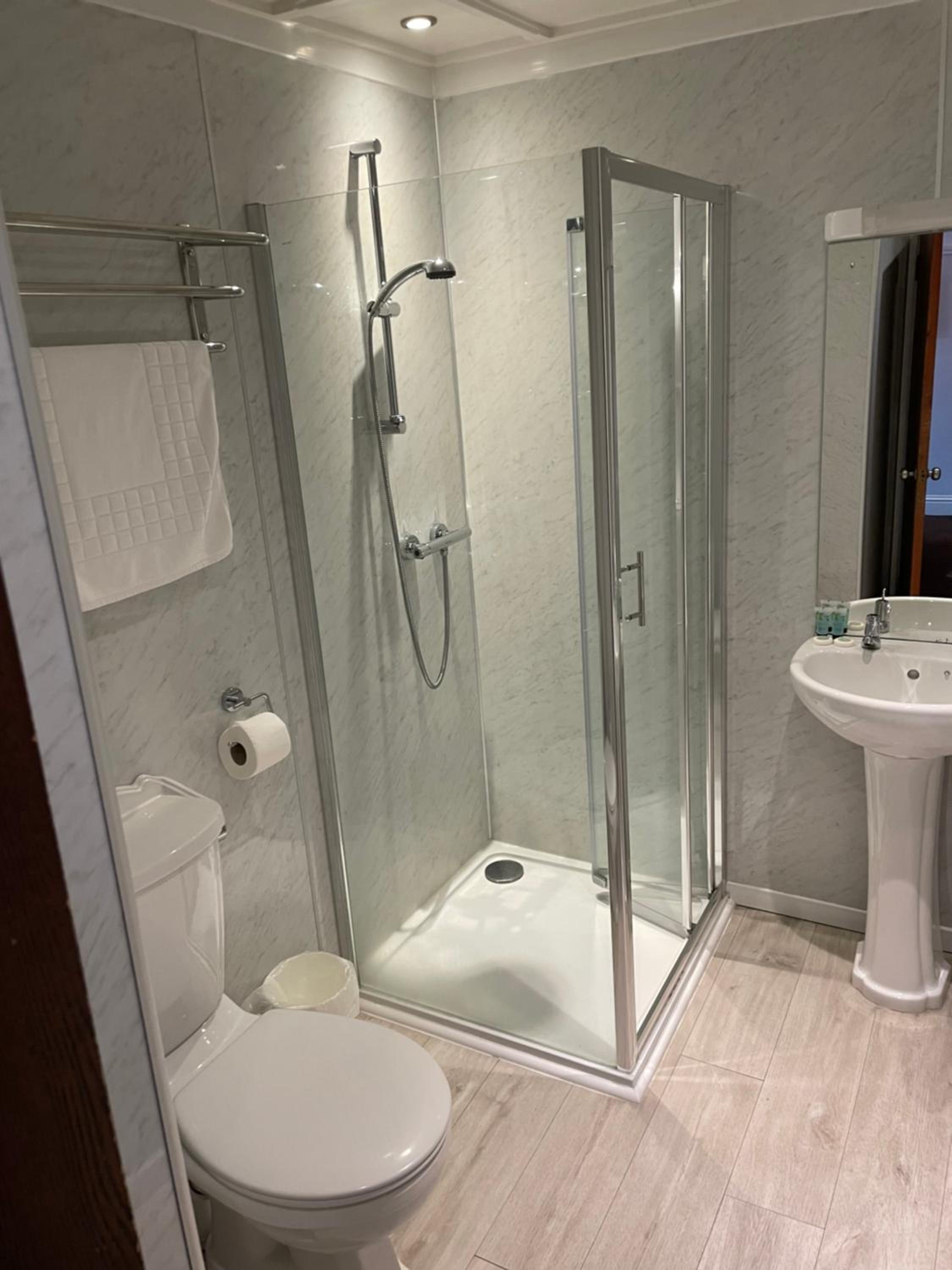 Double Room - Photo 9