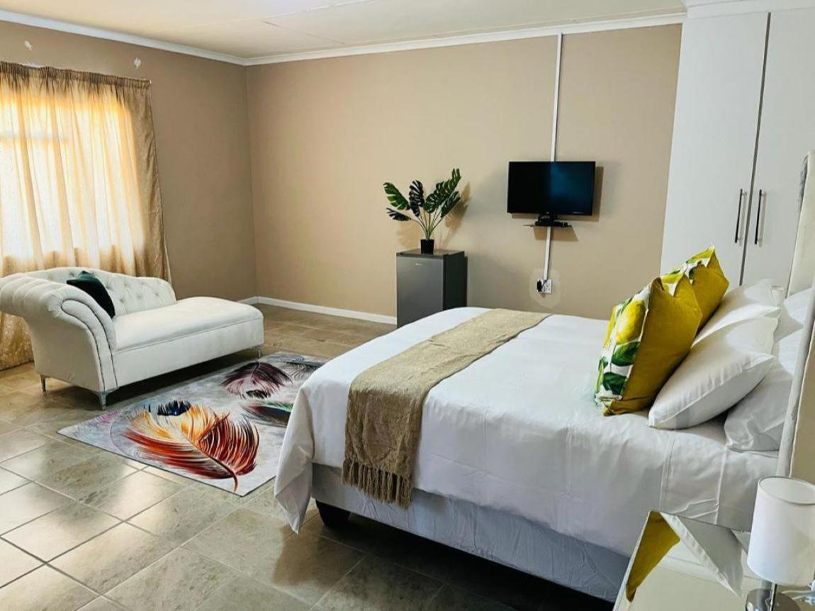 Executive Queen Room - Photo 8
