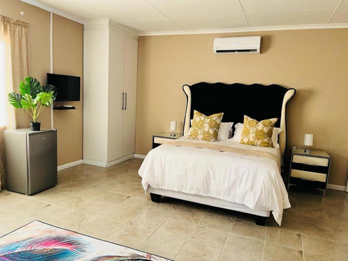 Executive Queen Room - Photo 6