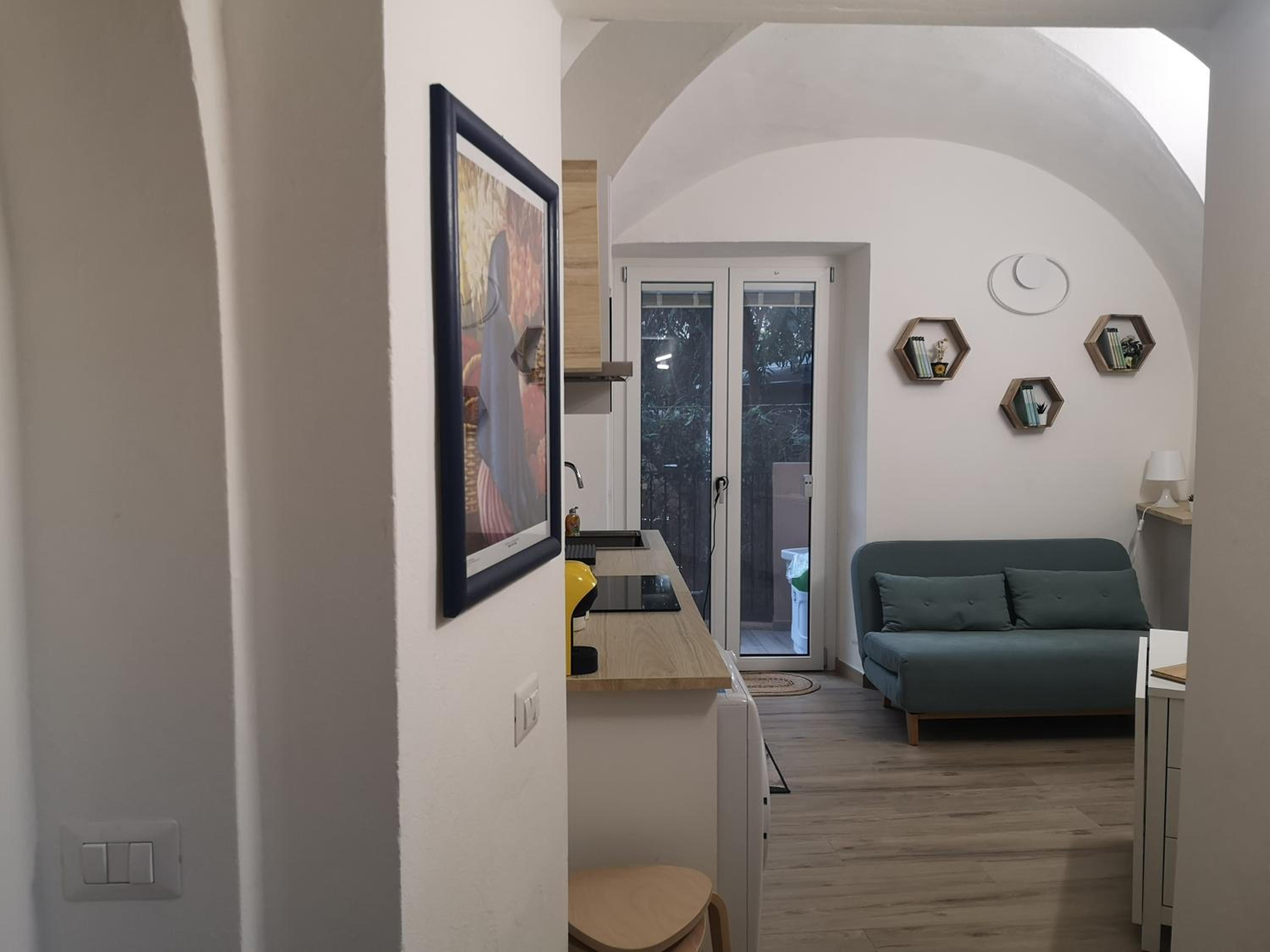 One-Bedroom House - Photo 9