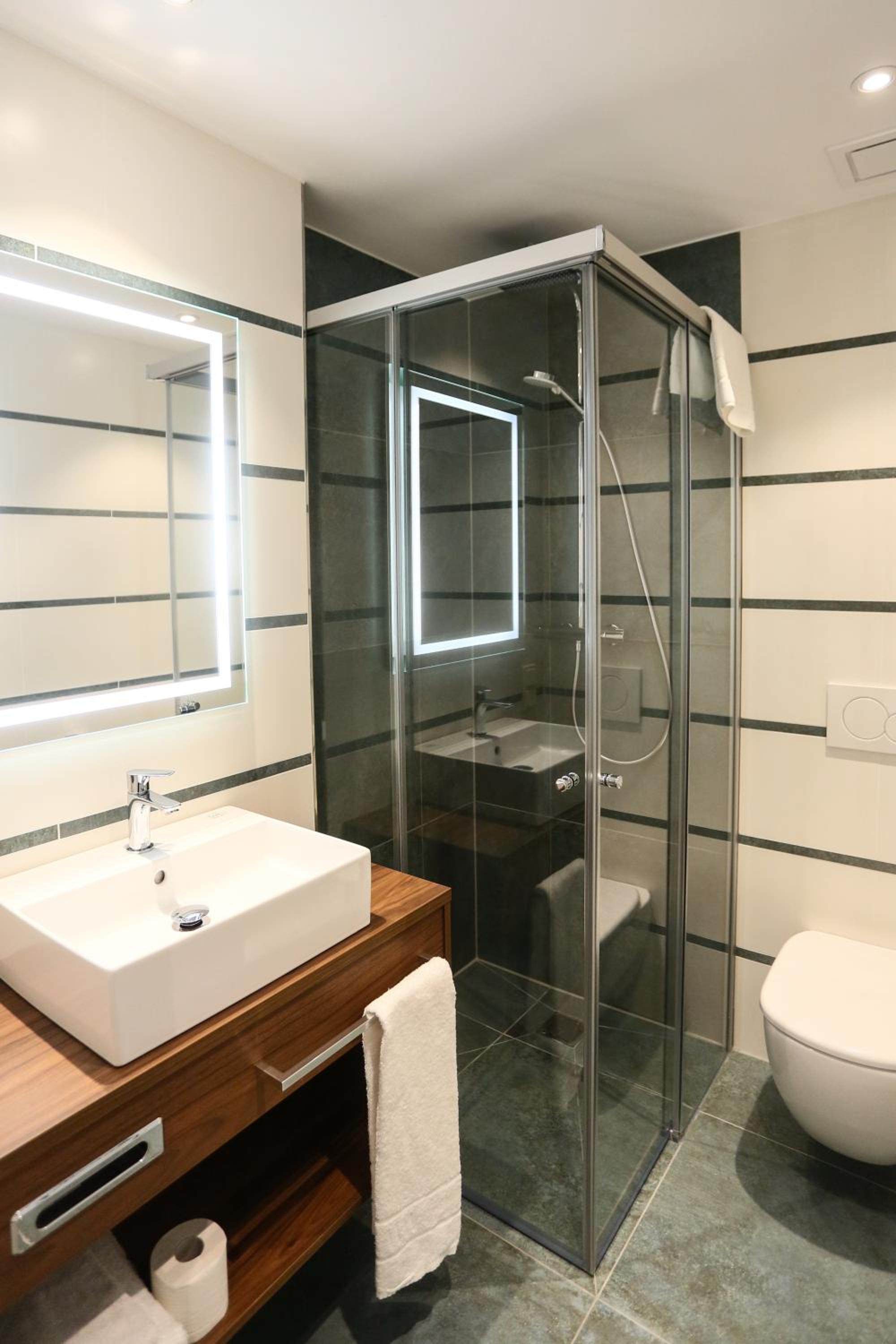 Standard Double Room - Photo 13
