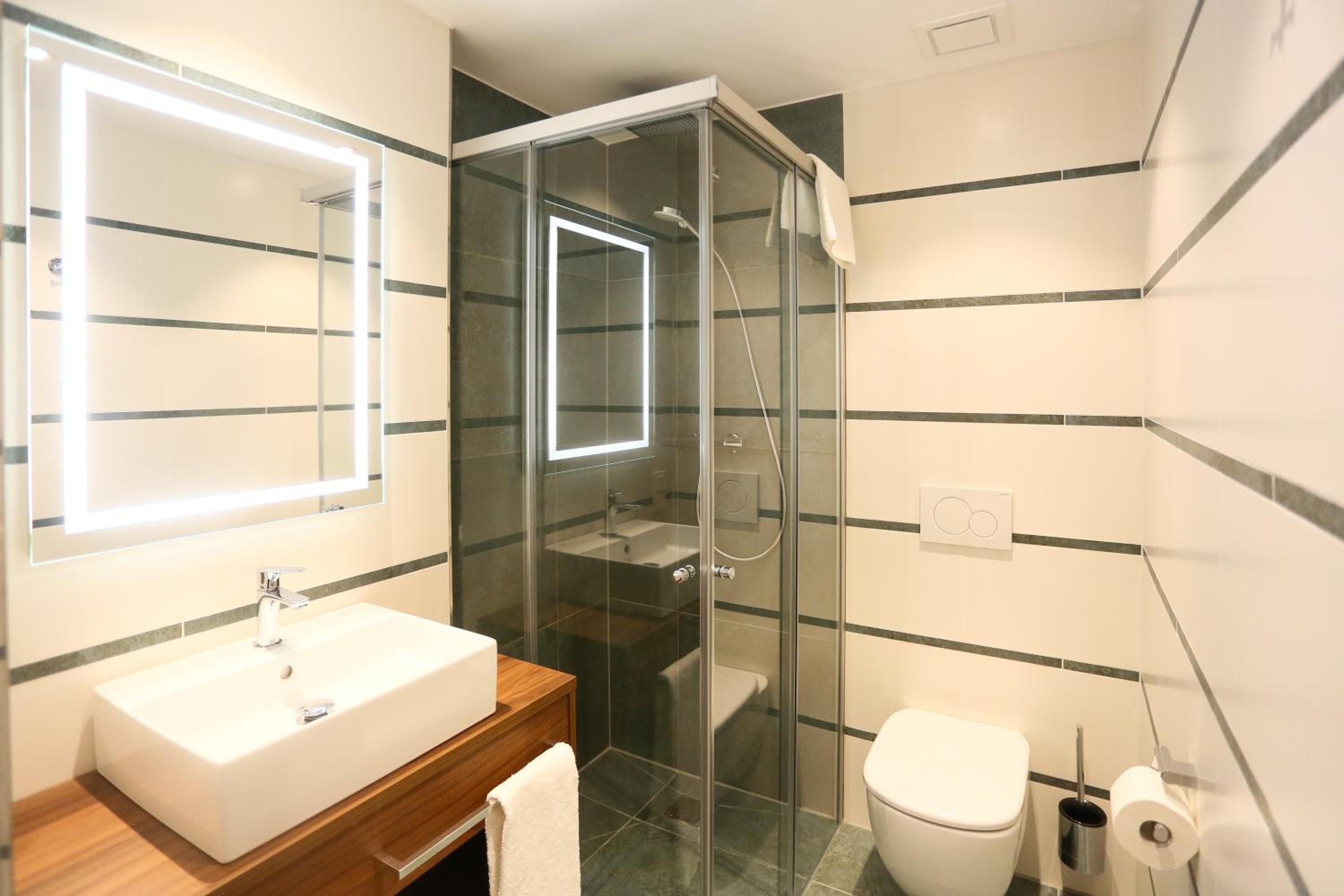 Standard Double Room - Photo 12