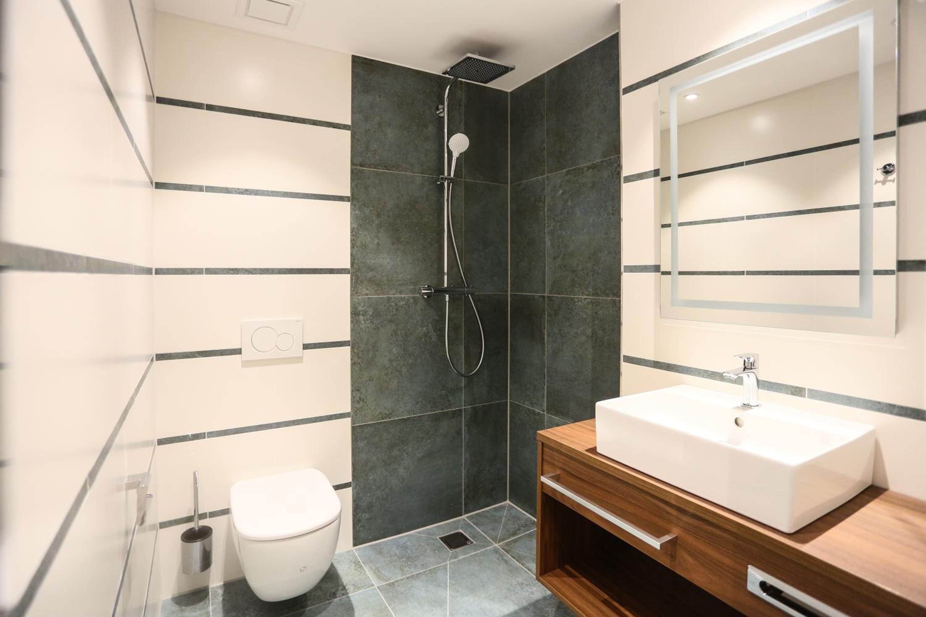 Standard Double Room - Photo 11
