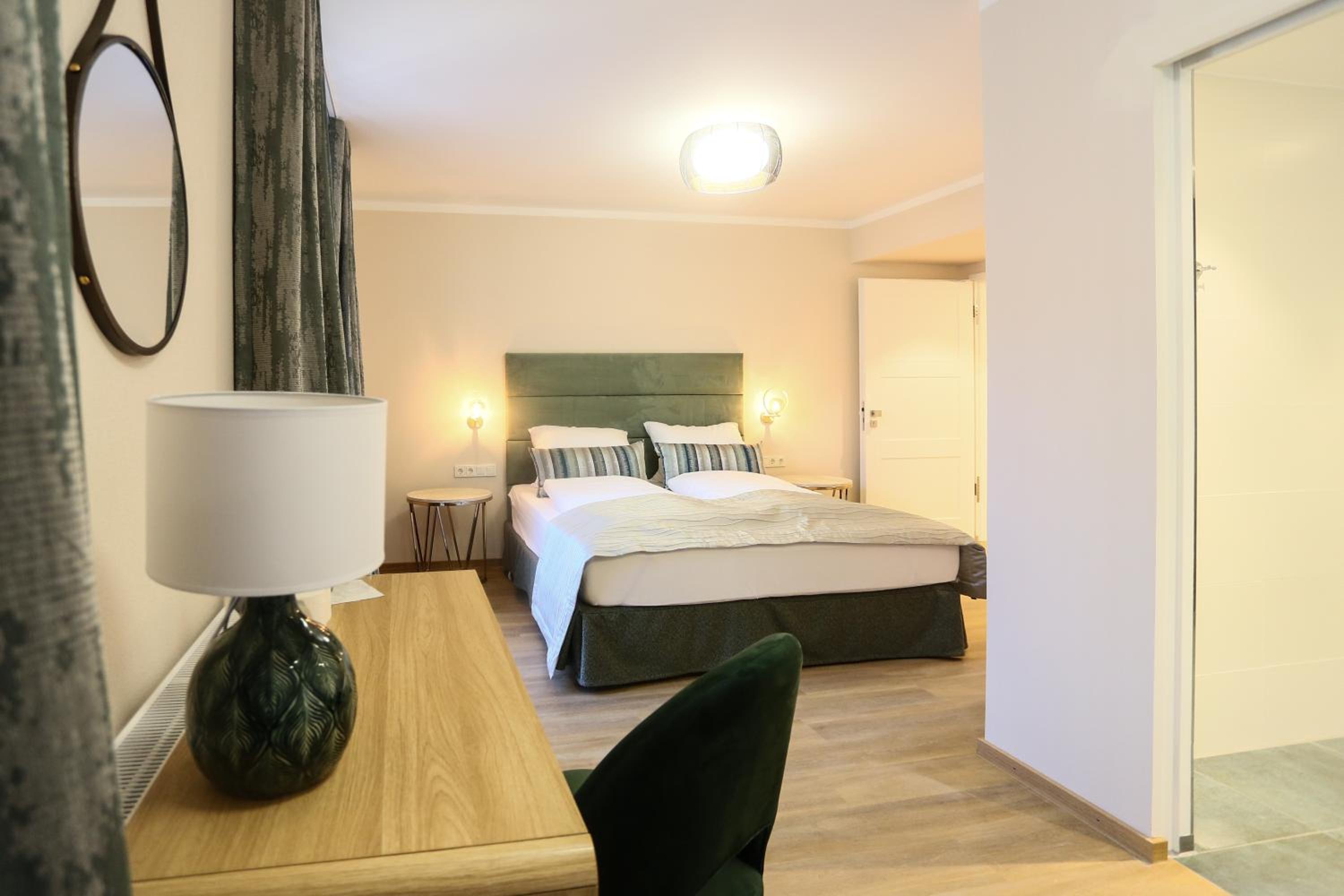 Deluxe Double Room - Photo 8