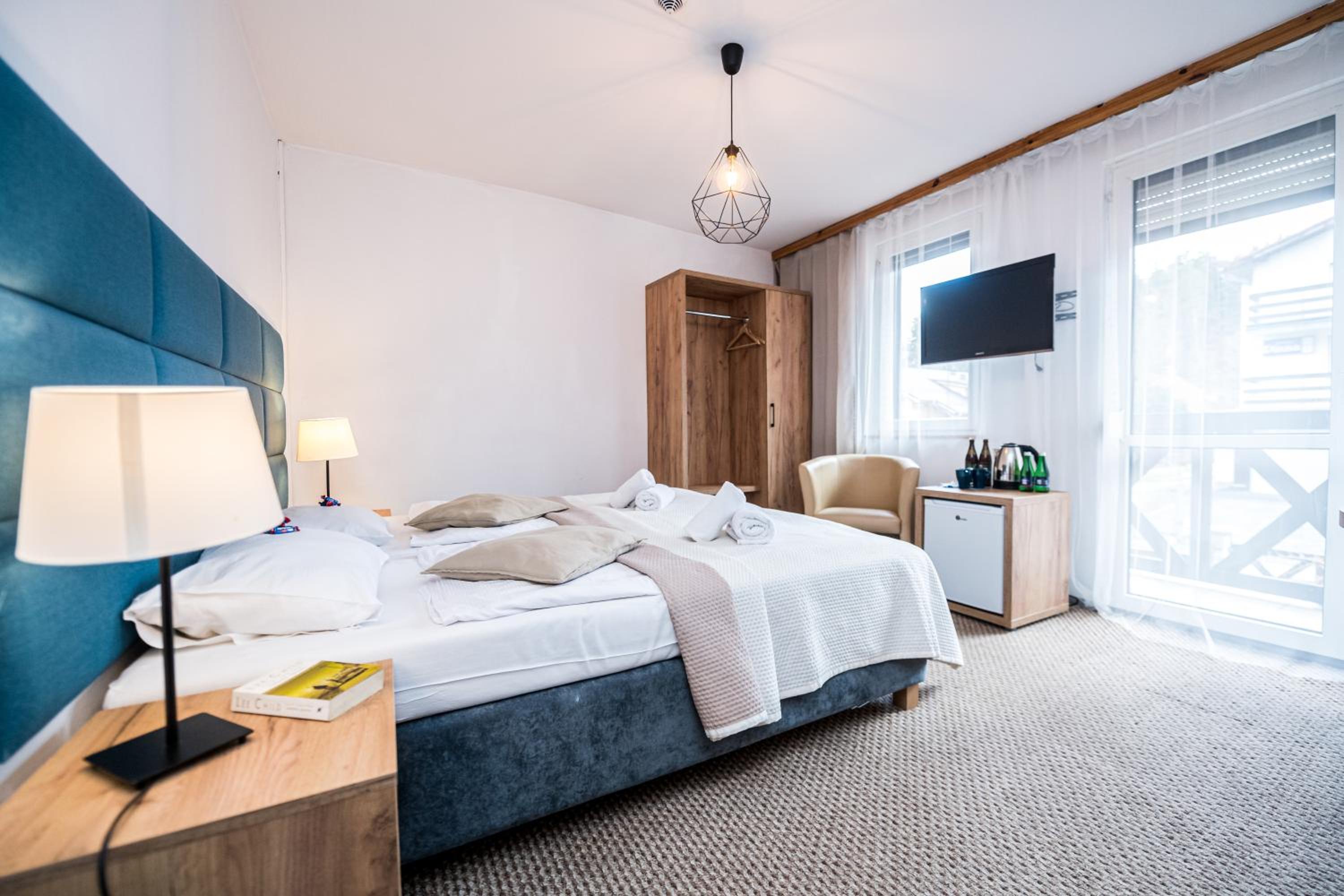 Double or Twin Room - Photo 42