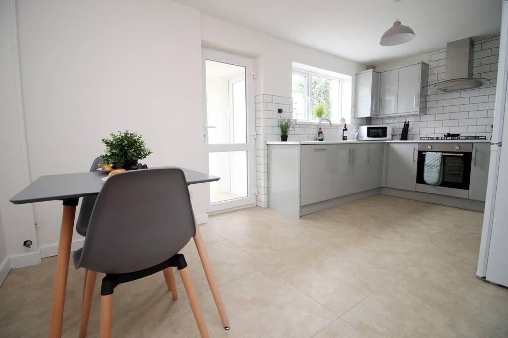 Four-Bedroom House - Photo 2