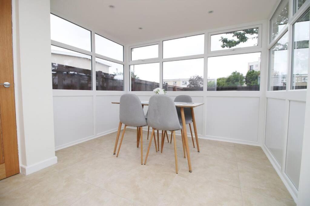 Four-Bedroom House - Photo 4