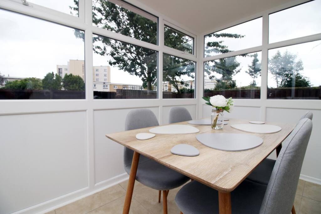 Four-Bedroom House - Photo 5