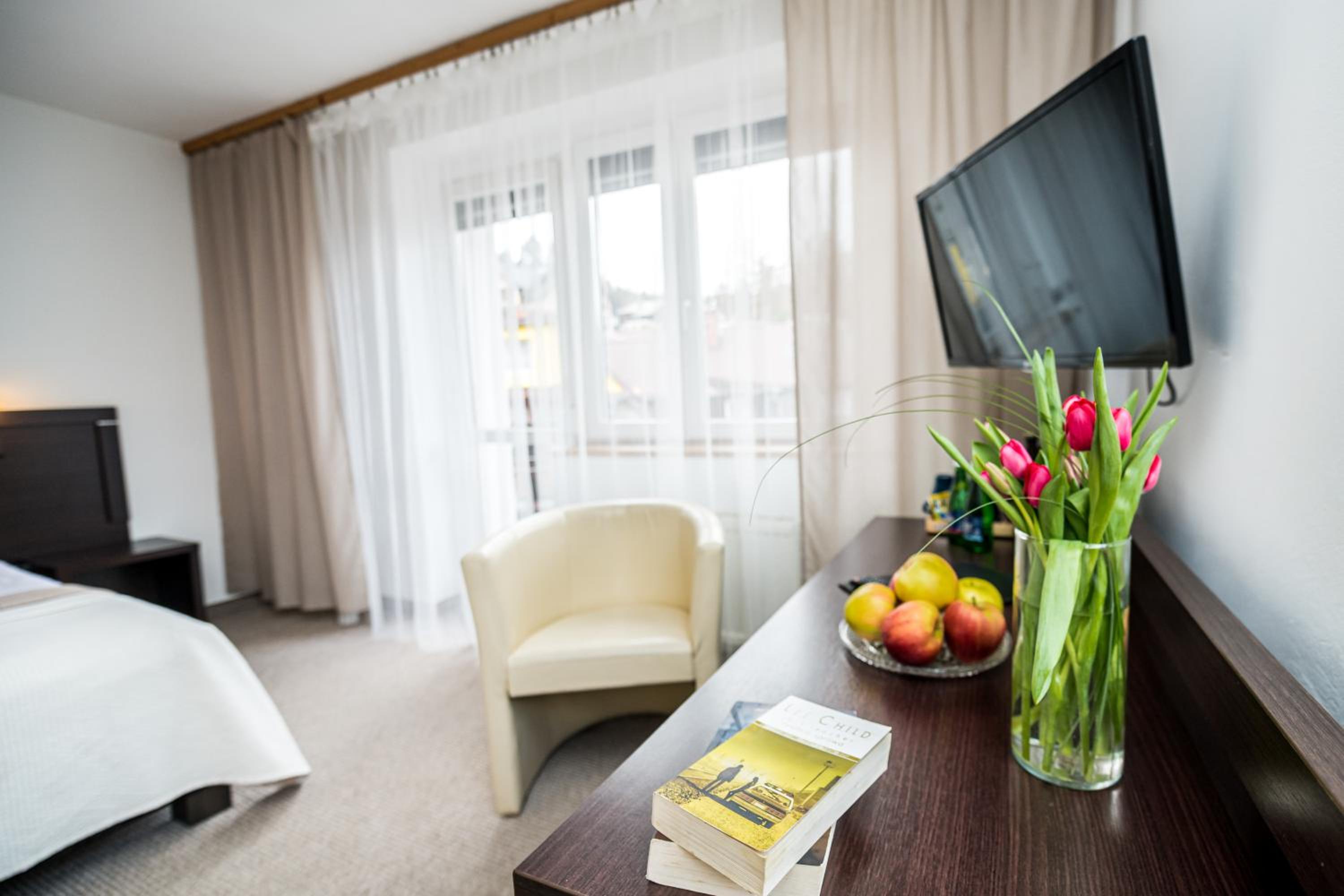 Apartment with Balcony - Photo 7