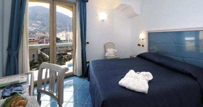 Superior Double Room with Harbor View - Photo 4