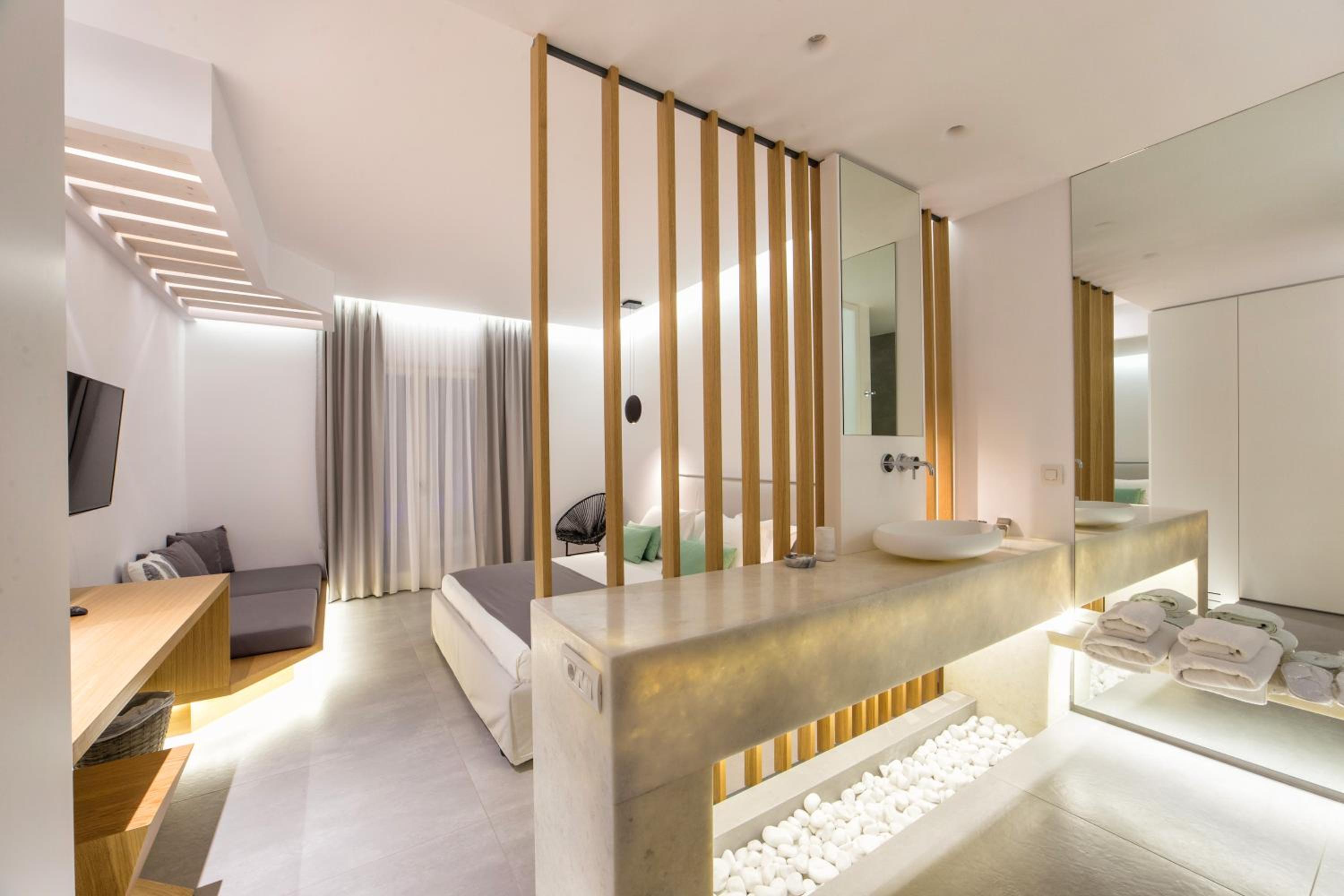 Superior Suite with Private Pool  Side Sea View - Photo 4