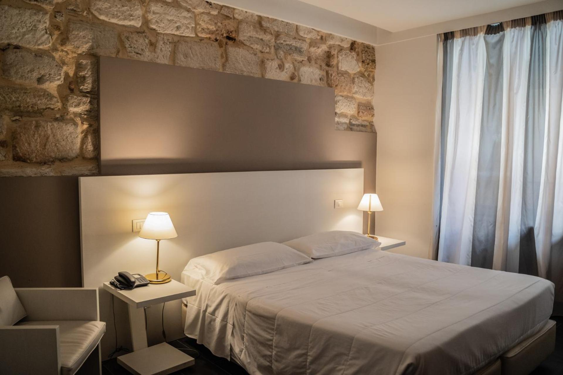 Double or Twin Room - Photo 3