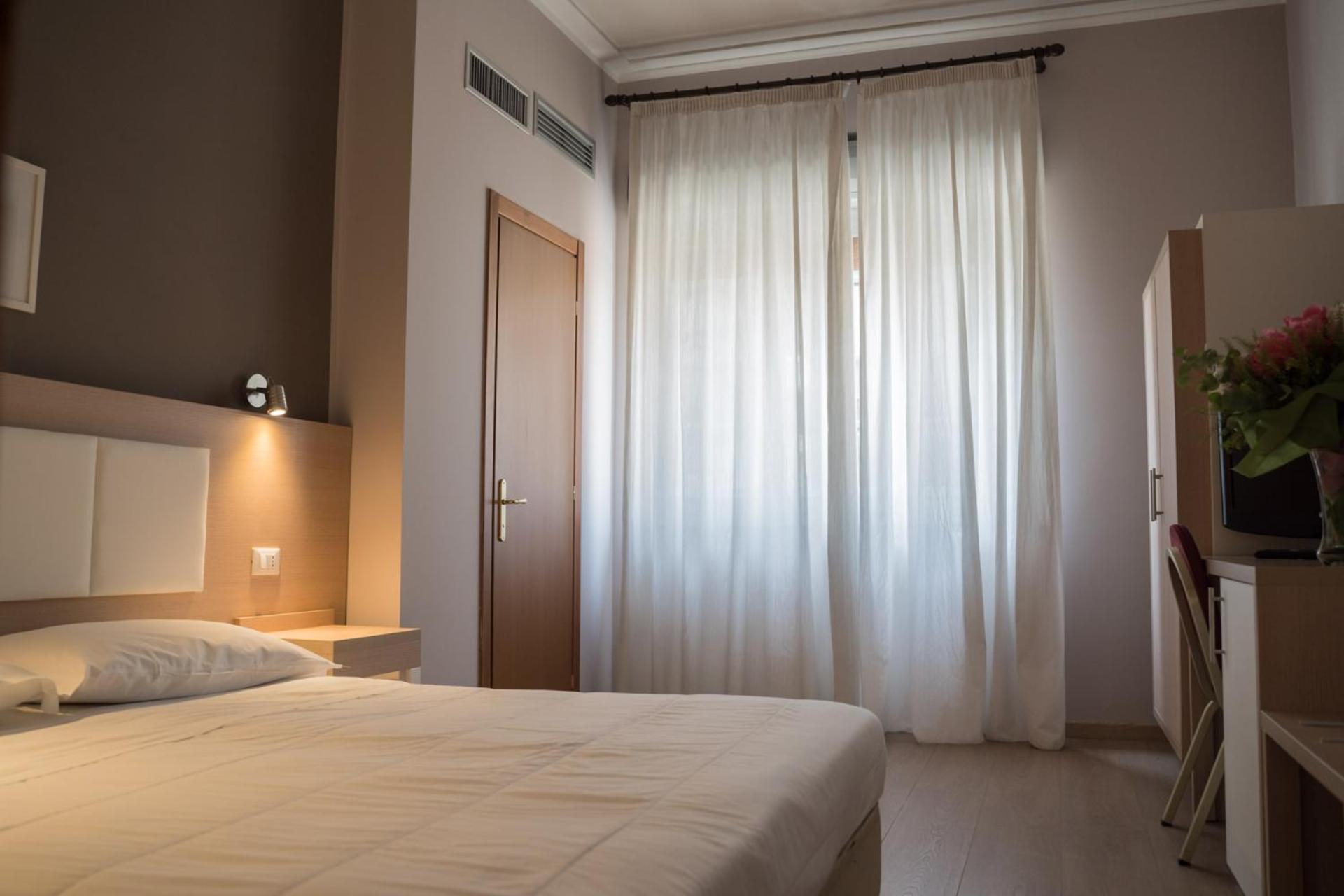 Double or Twin Room - Photo 4