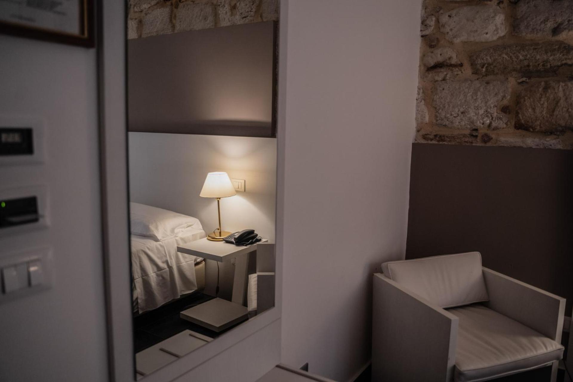 Double or Twin Room - Photo 6