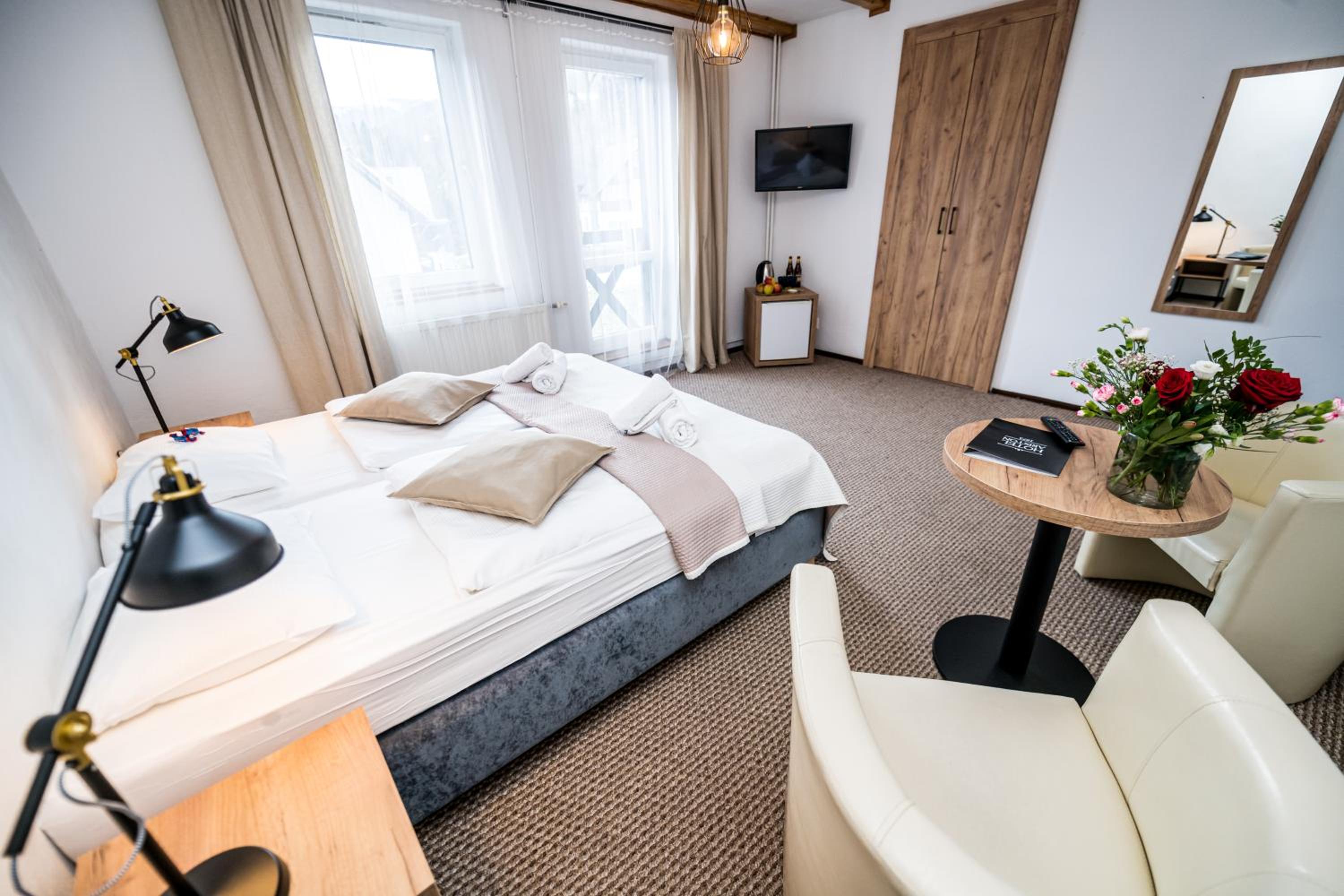 Large Double Room - Photo 2