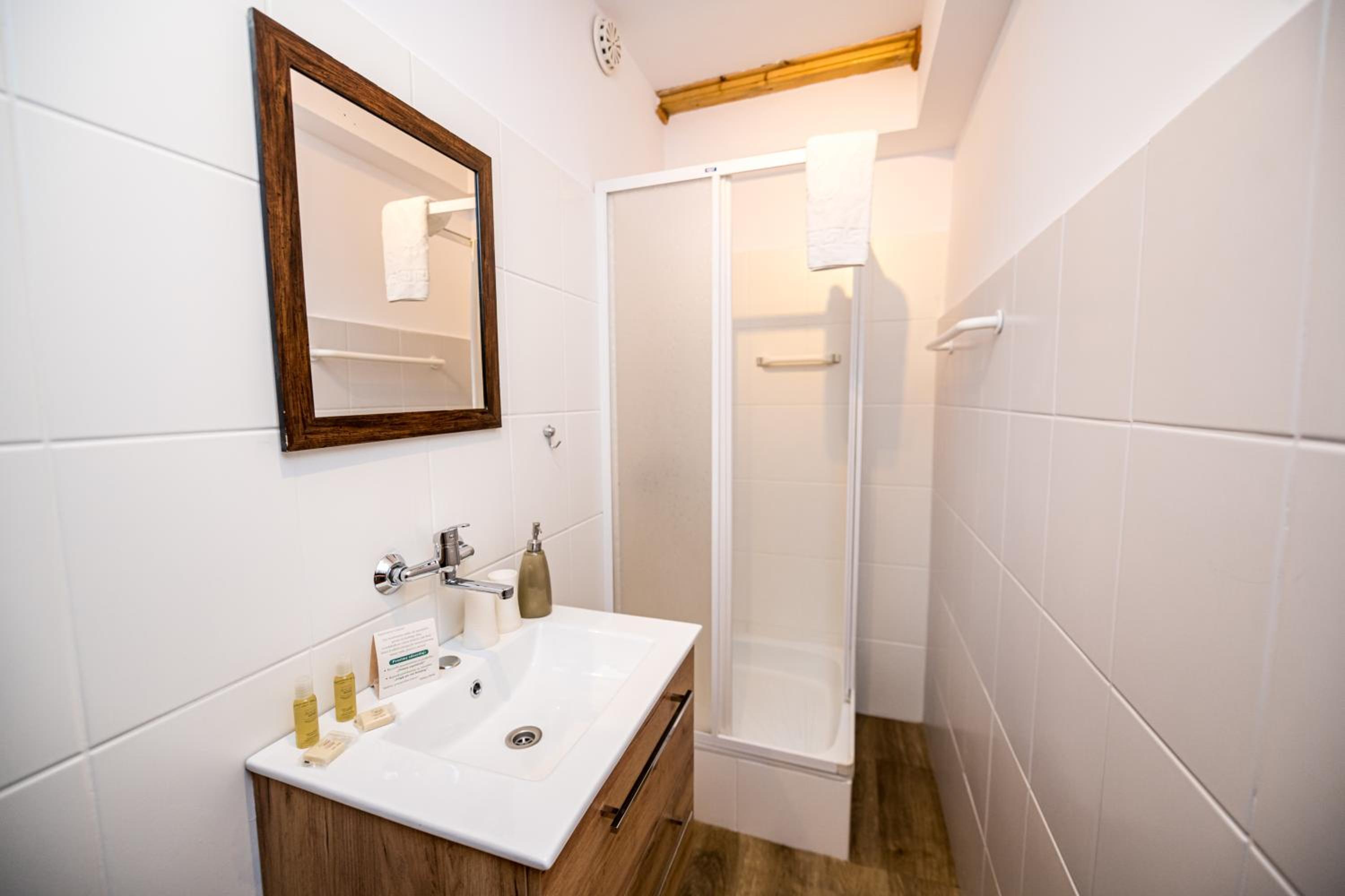 Large Double Room - Photo 4