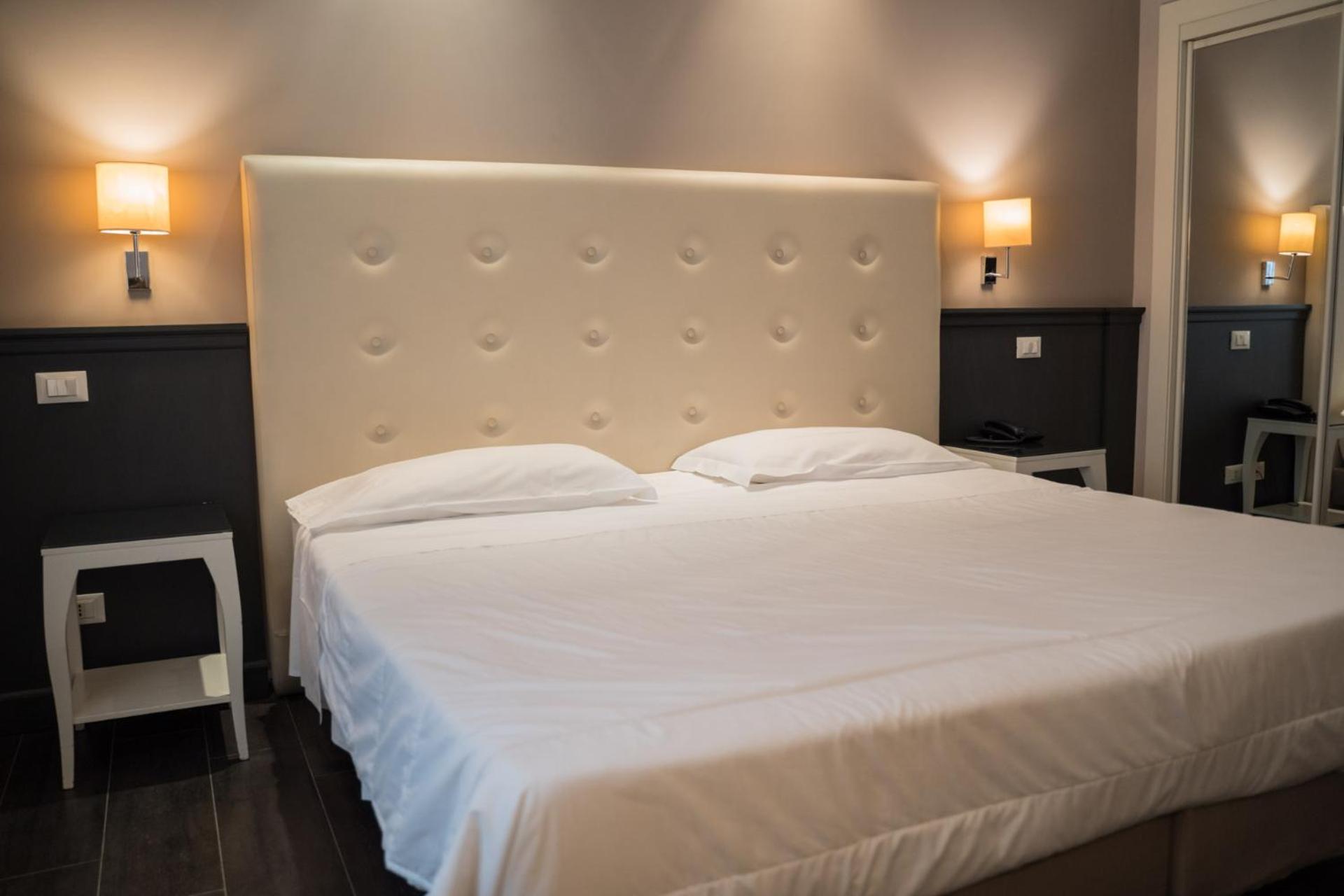 Superior Double or Twin Room - Photo 12