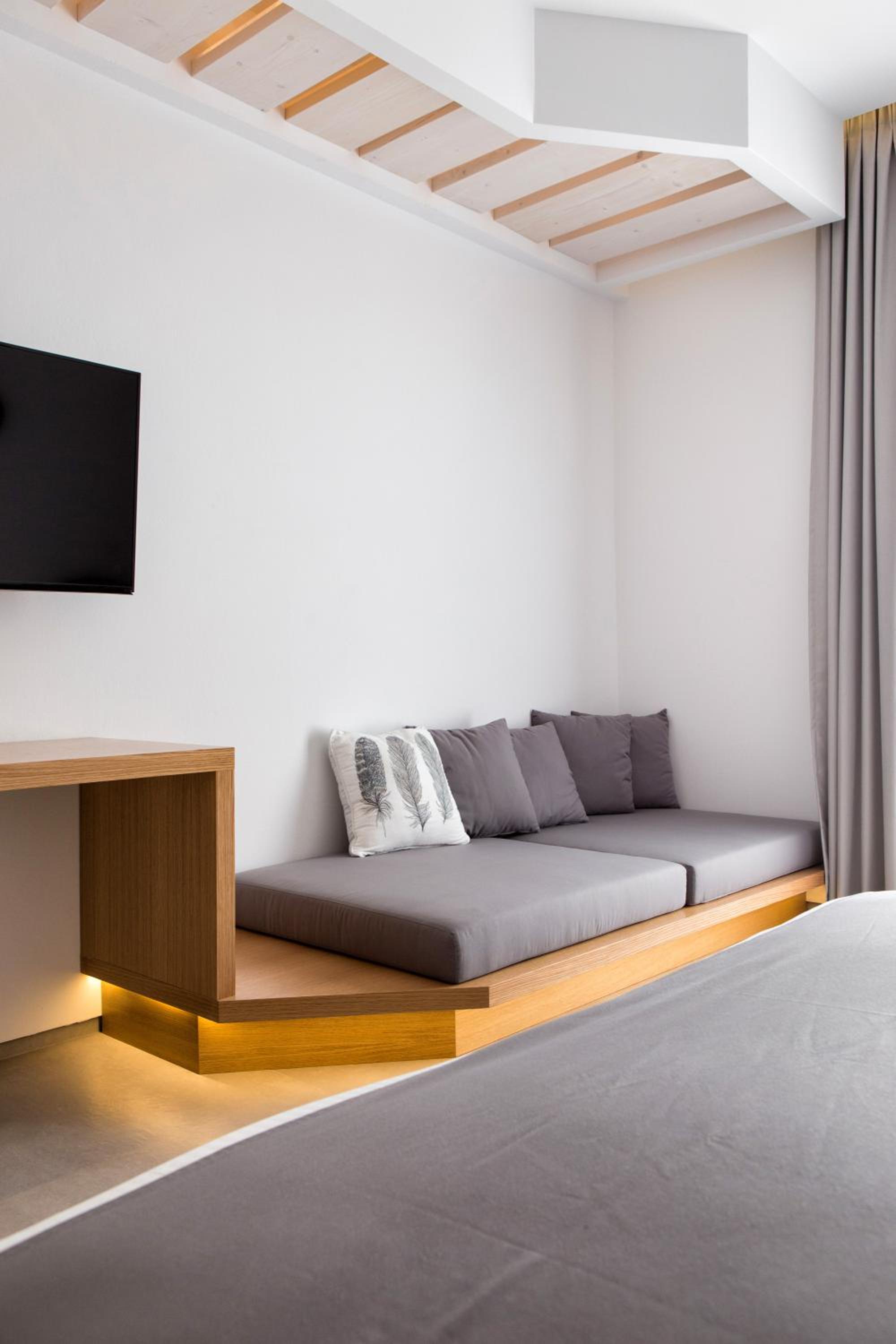 Superior Suite with Private Pool  Side Sea View - Photo 2