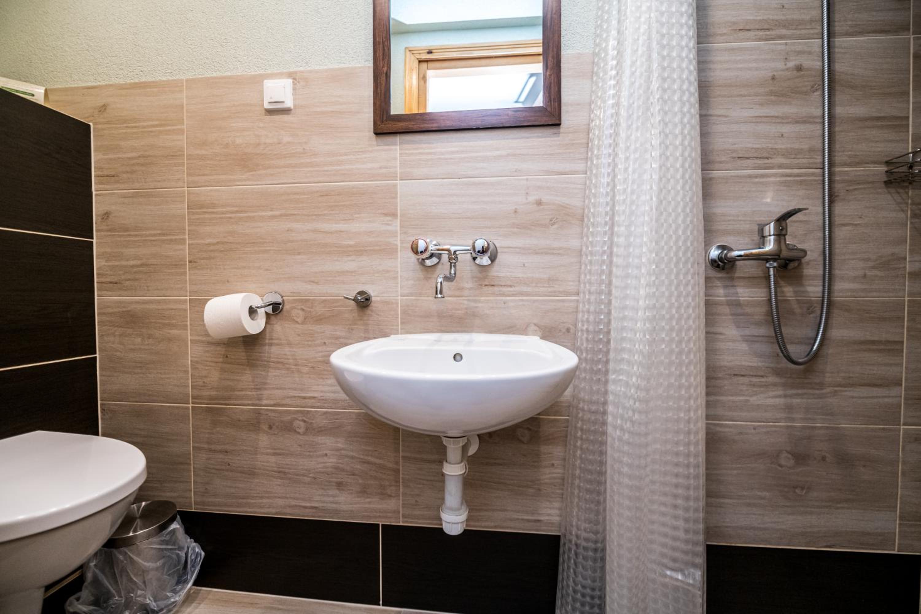 Double or Twin Room - Photo 6