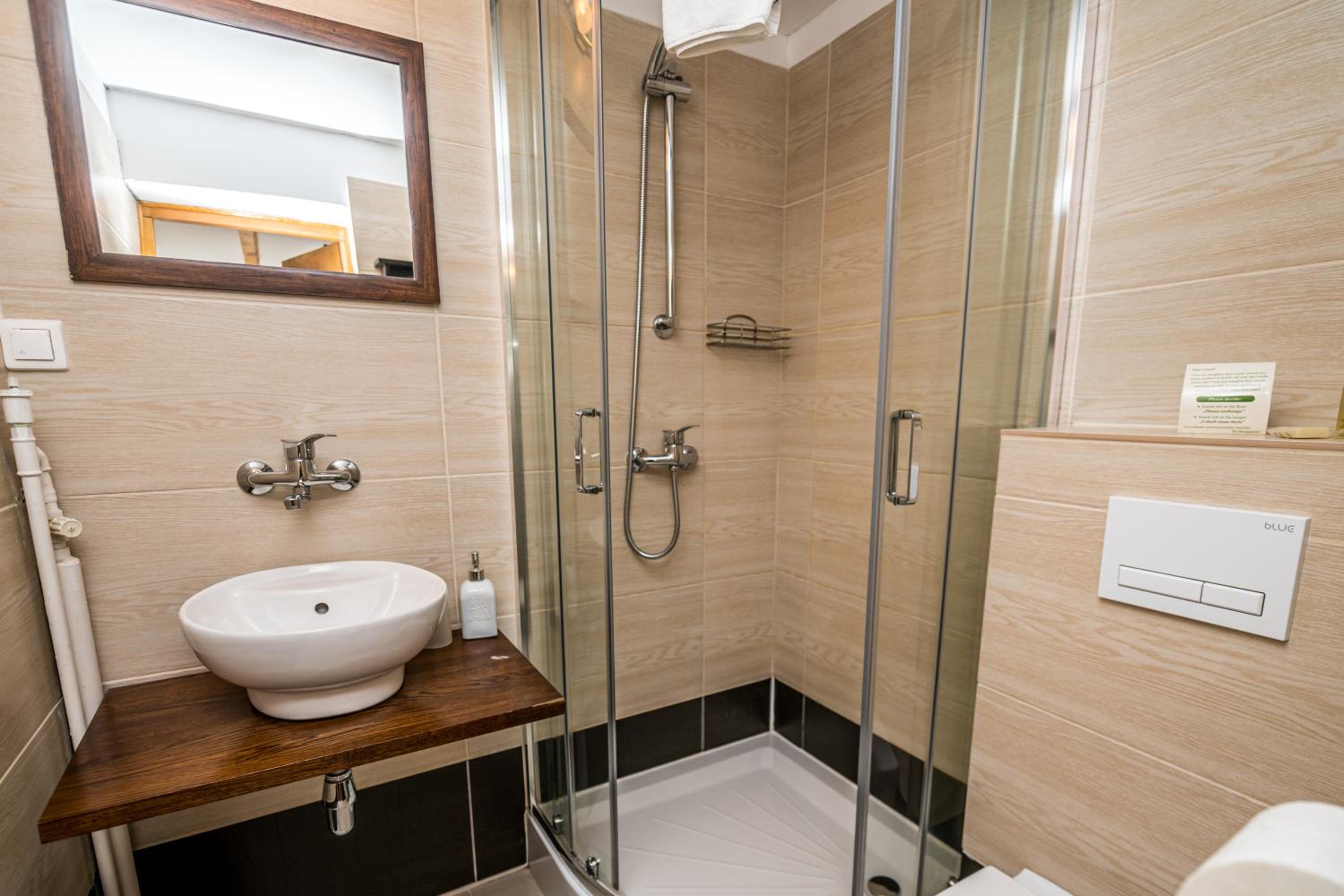 Double or Twin Room - Photo 7
