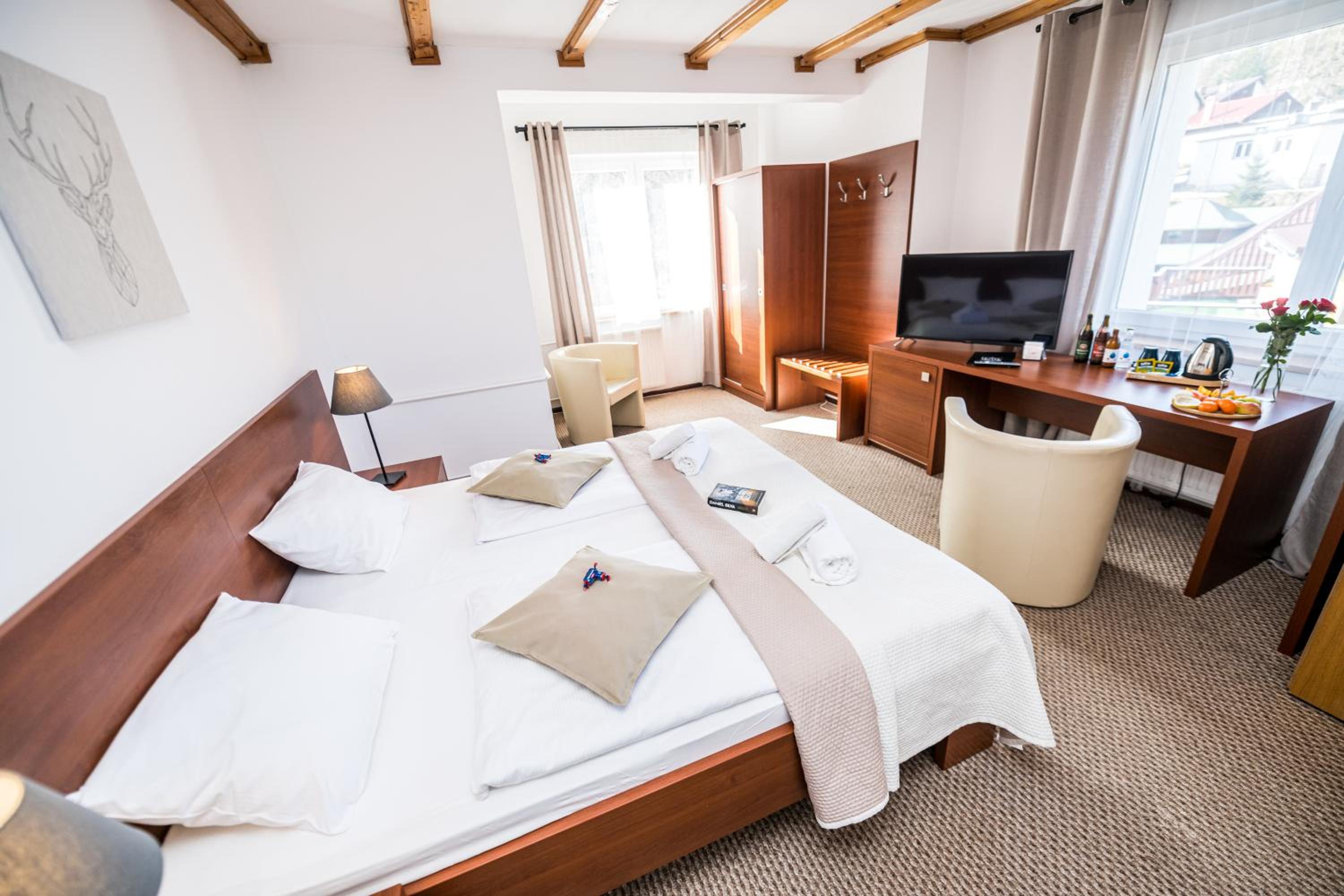 Double or Twin Room - Photo 11