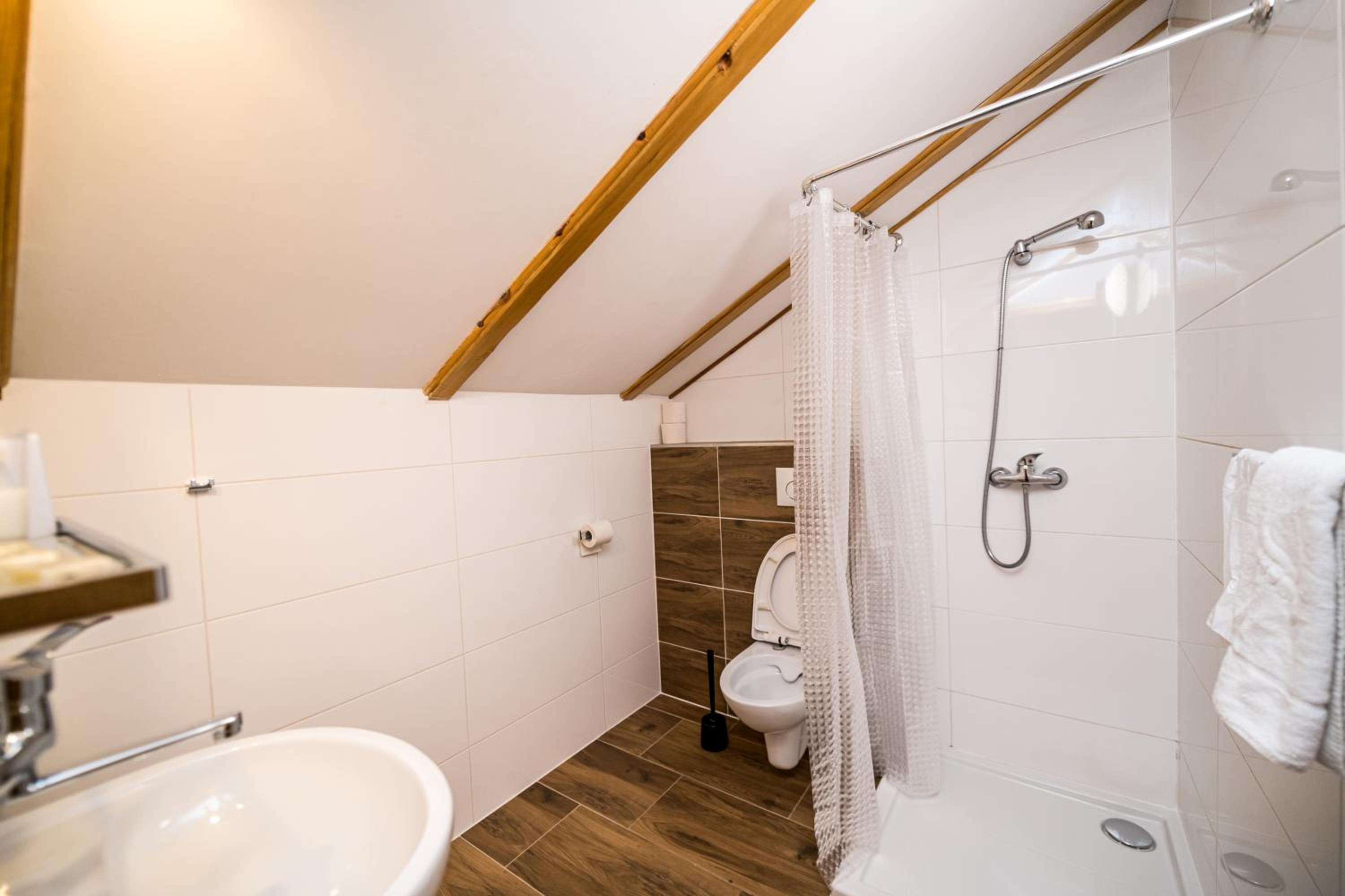Classic Triple Room - Photo 6