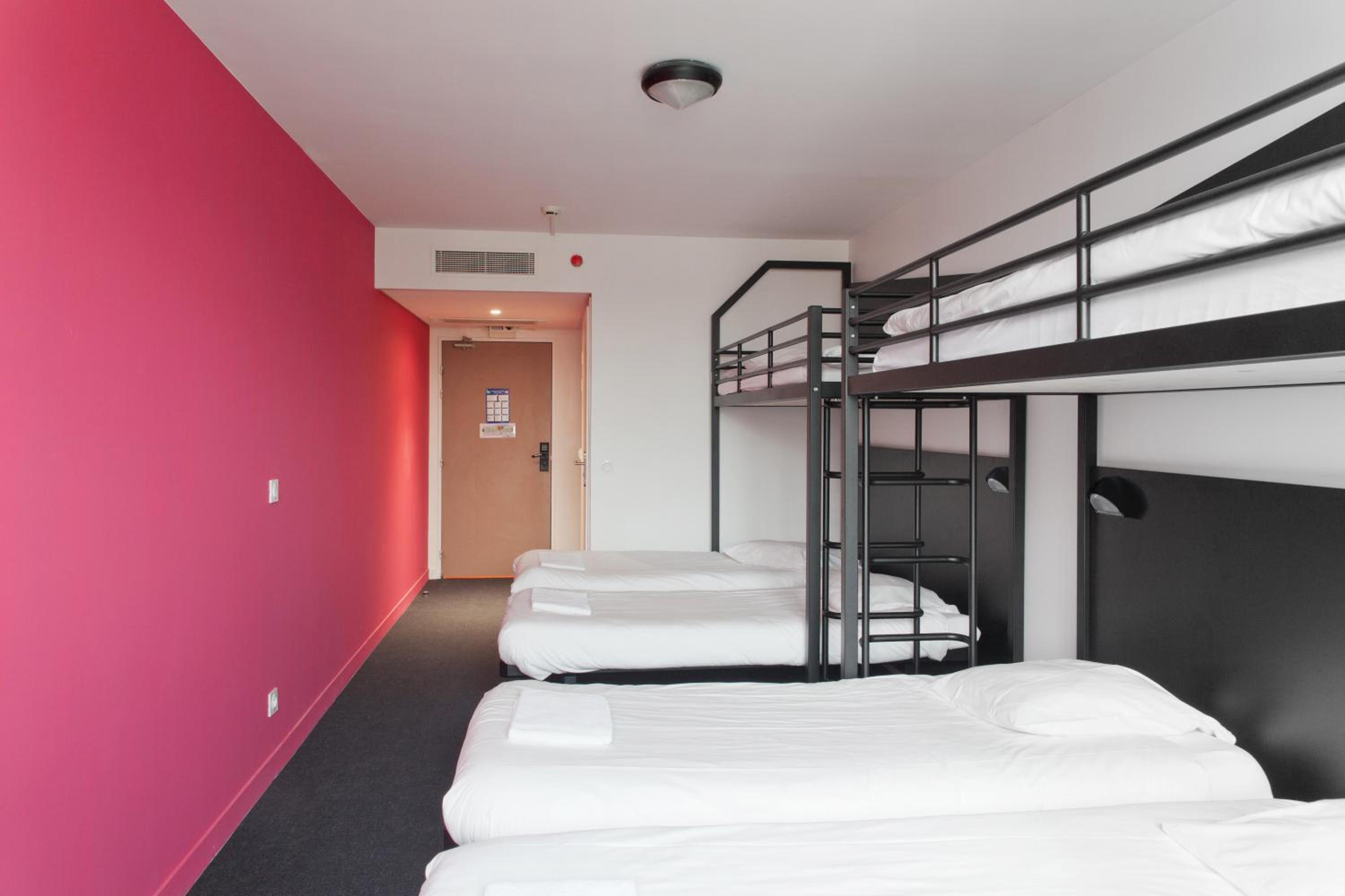 Single Bed in Mixed Dormitory Room photo 1