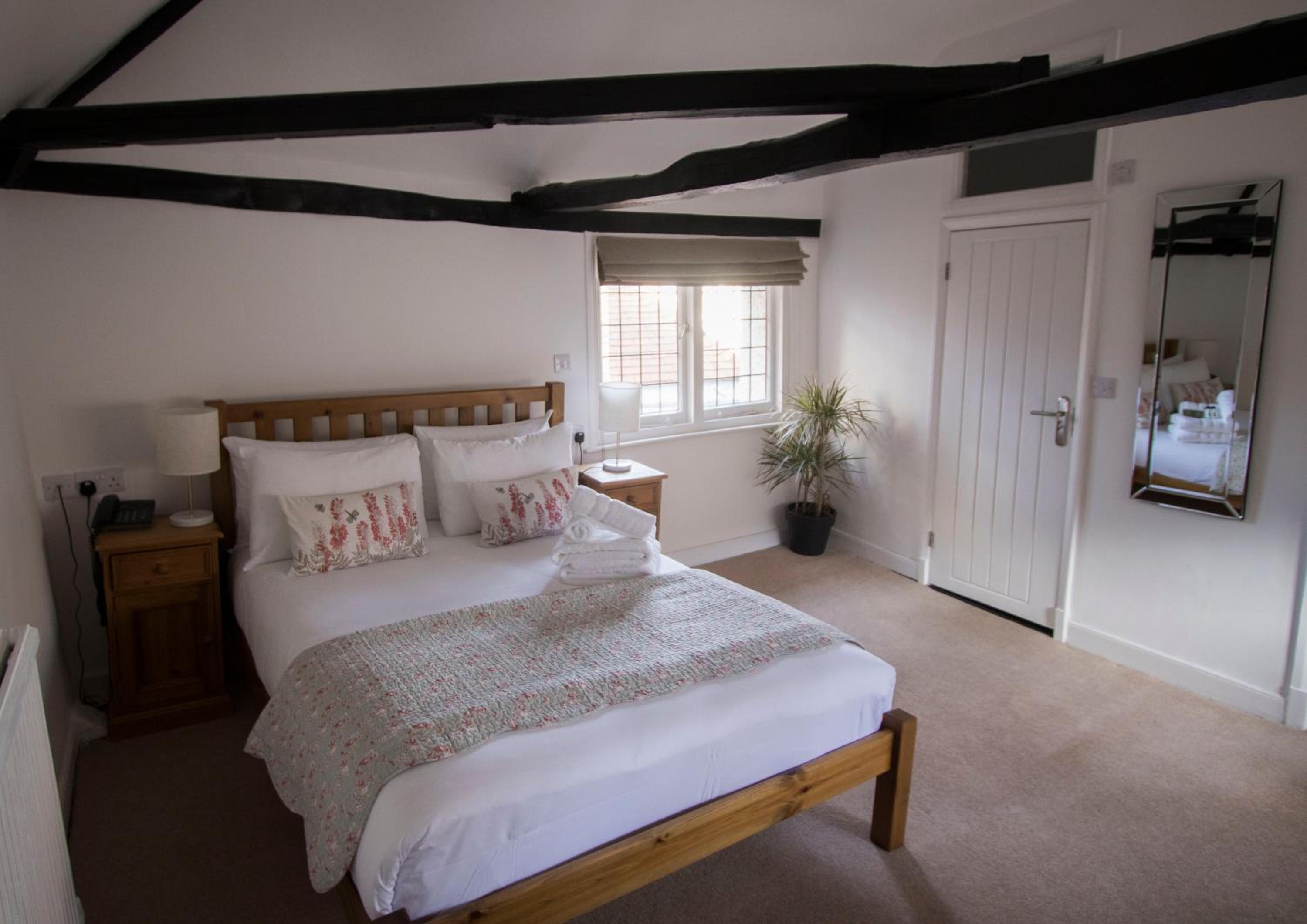 Double Room with Bathroom - Photo 1