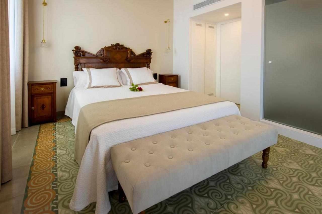 Deluxe Room - Photo 7