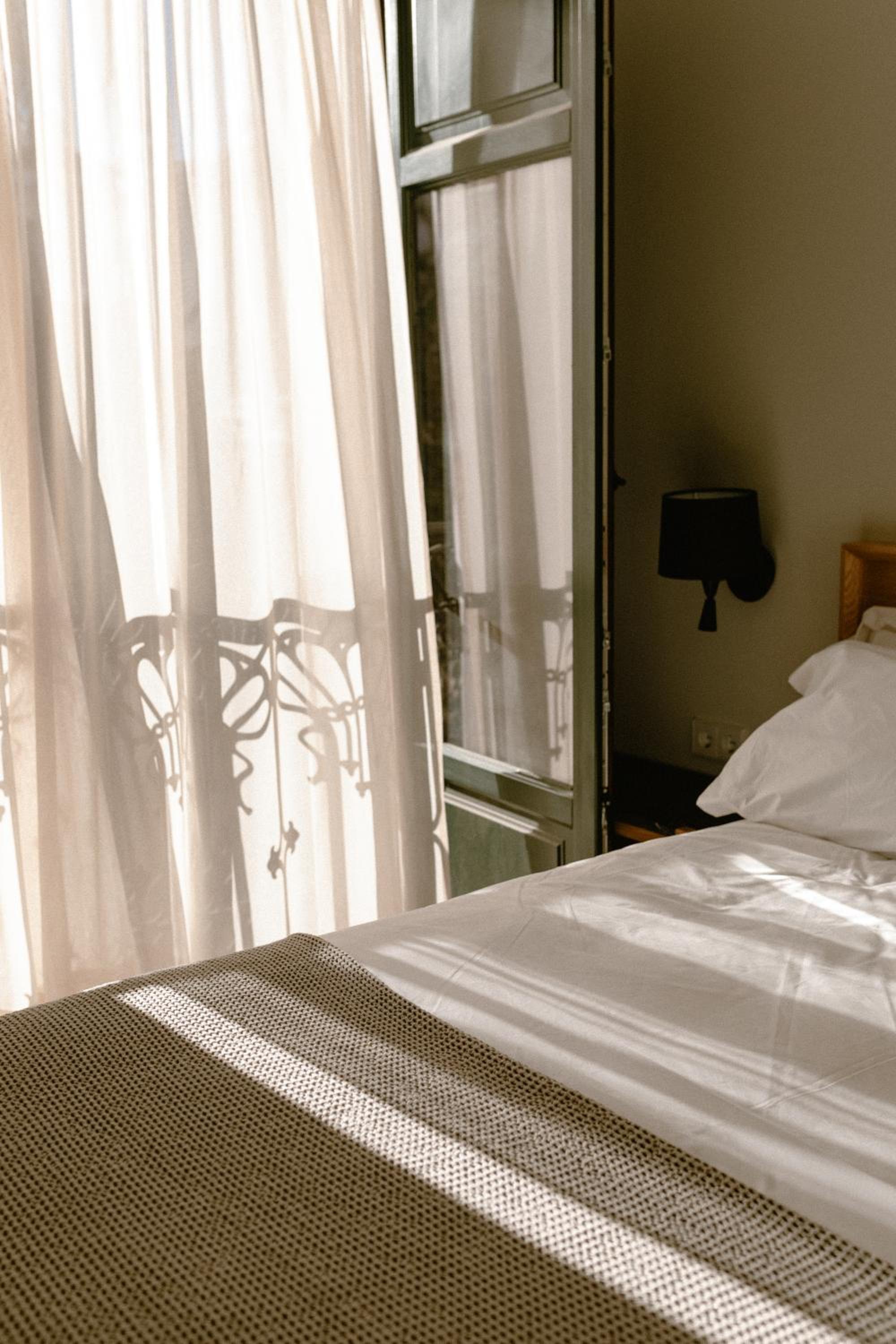 Superior Double or Twin Room with City View - Photo 26