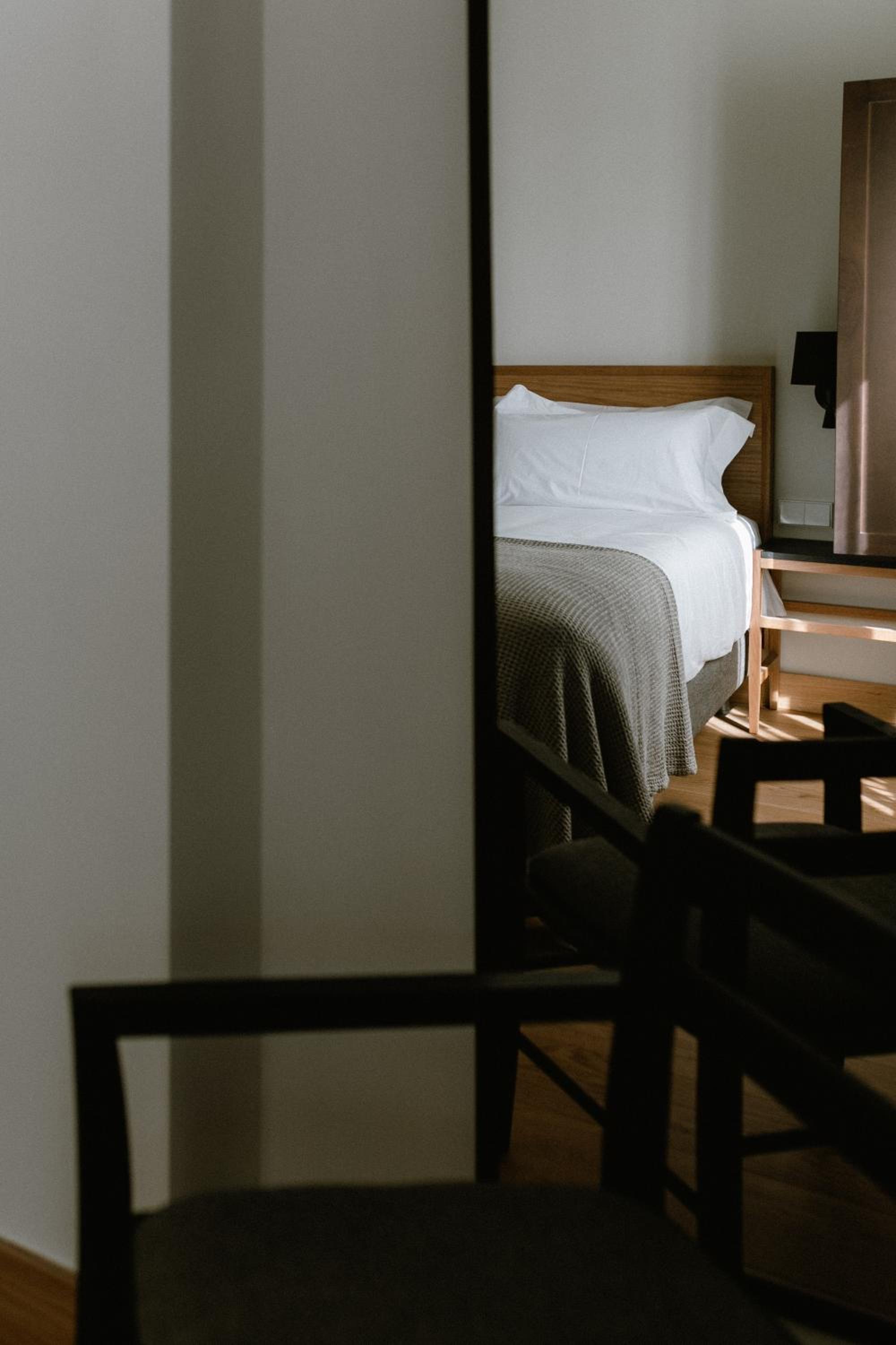 Superior Double or Twin Room with City View - Photo 30