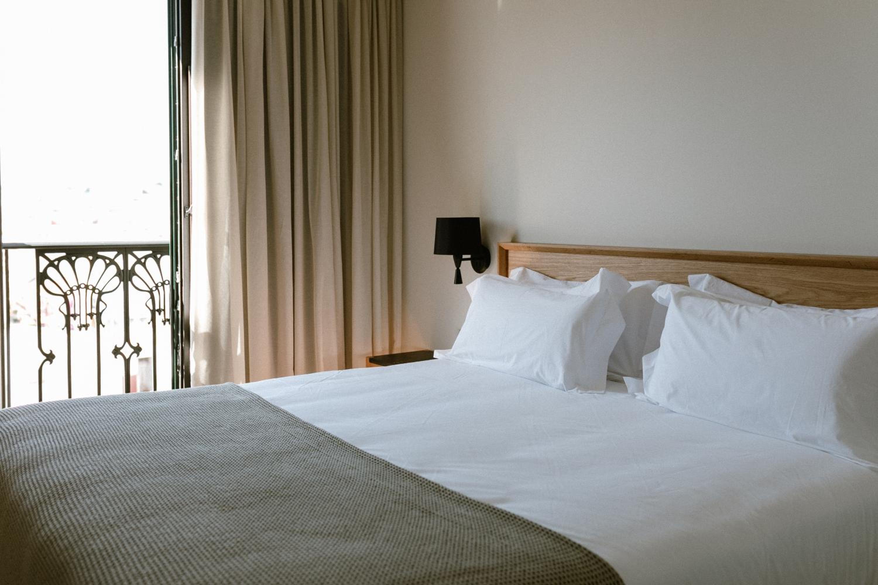Superior Double or Twin Room with City View - Photo 3