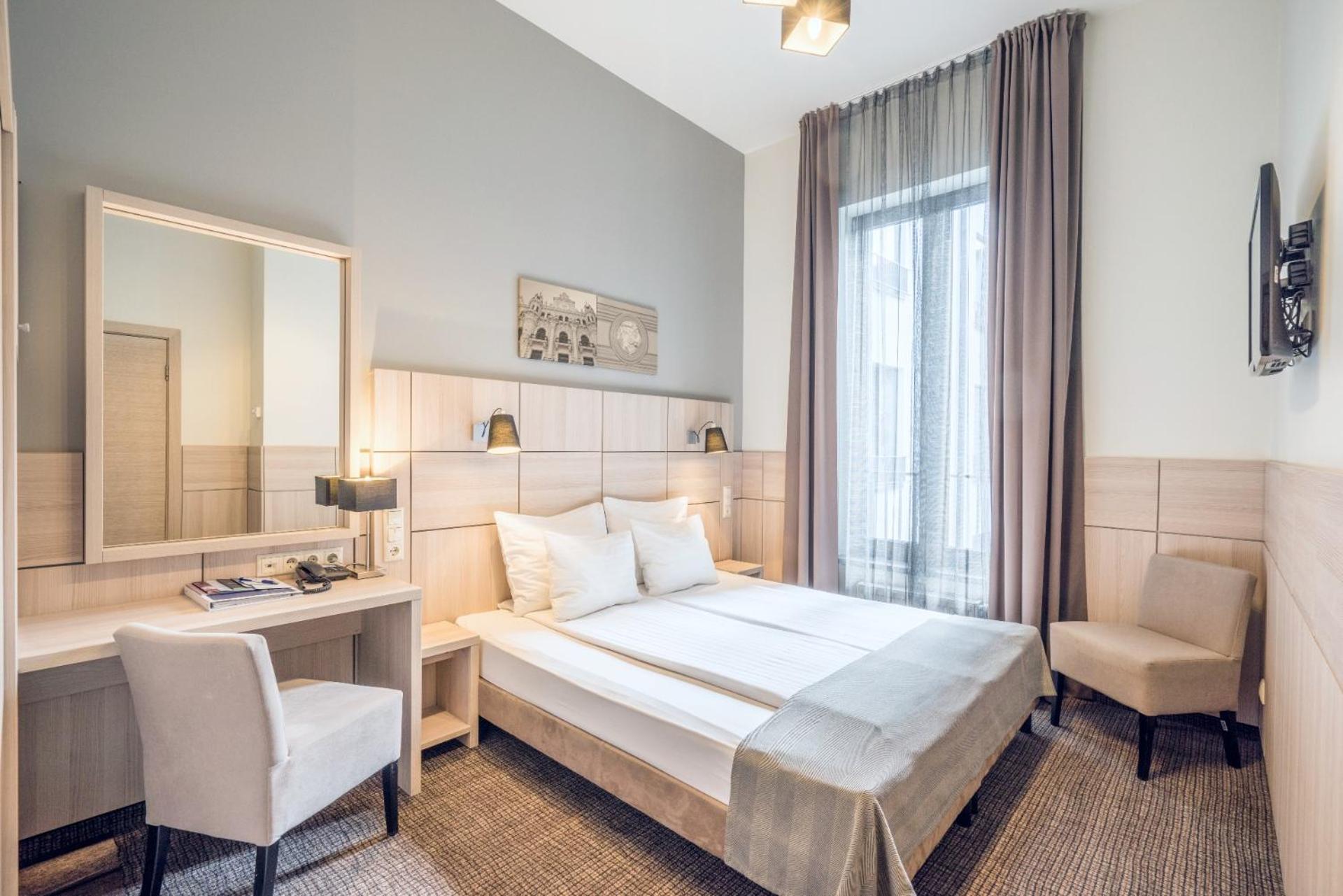 Standard Double or Twin Room photo 2
