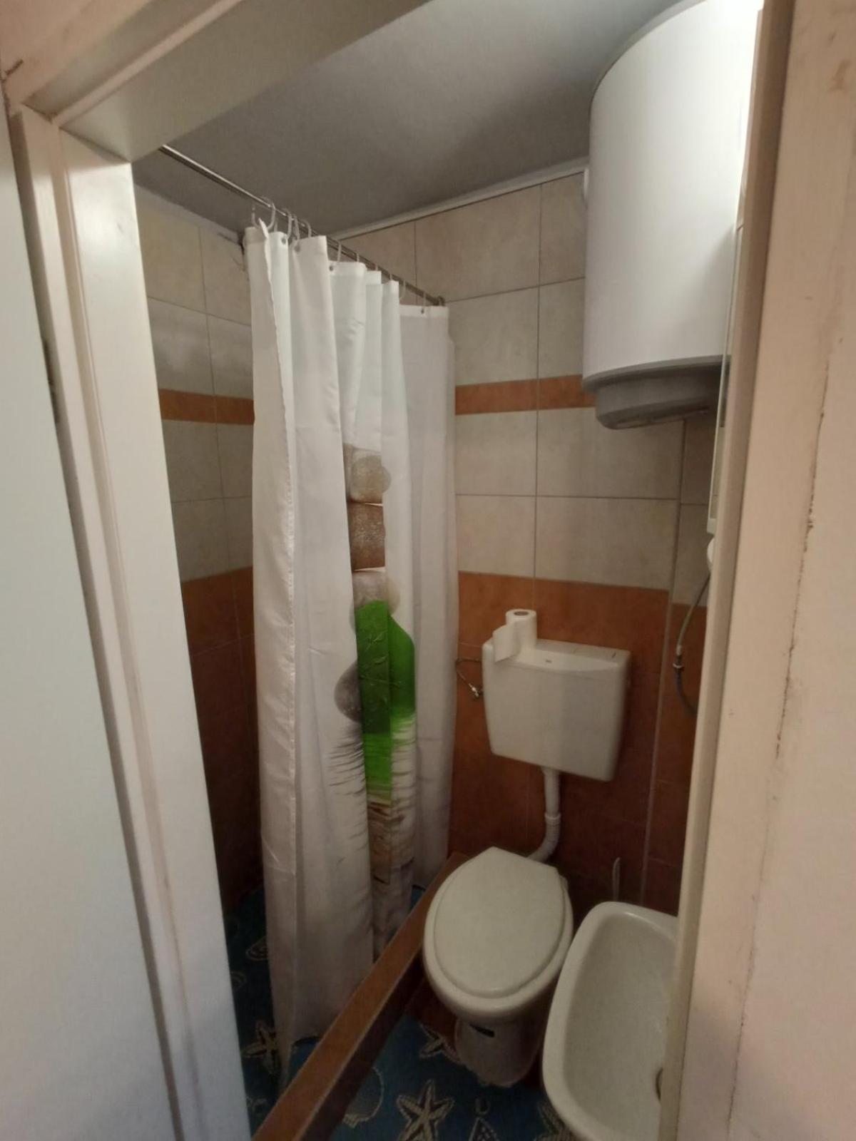 One-Bedroom House - Photo 25